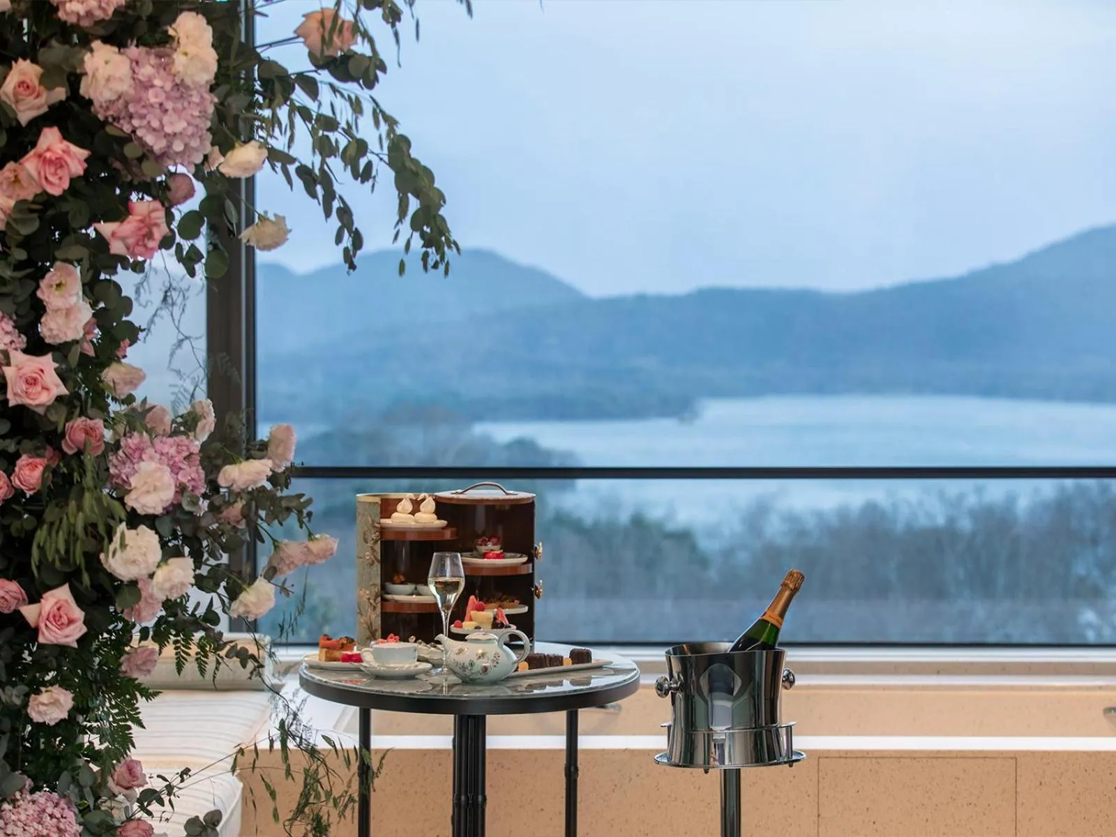 Lake view in The Silk Lakehouse, Shangri-La Hangzhou