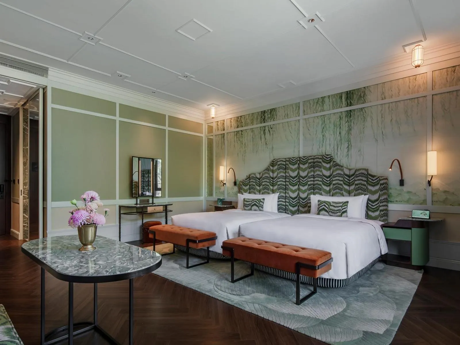 Bedroom, Bed in The Silk Lakehouse, Shangri-La Hangzhou