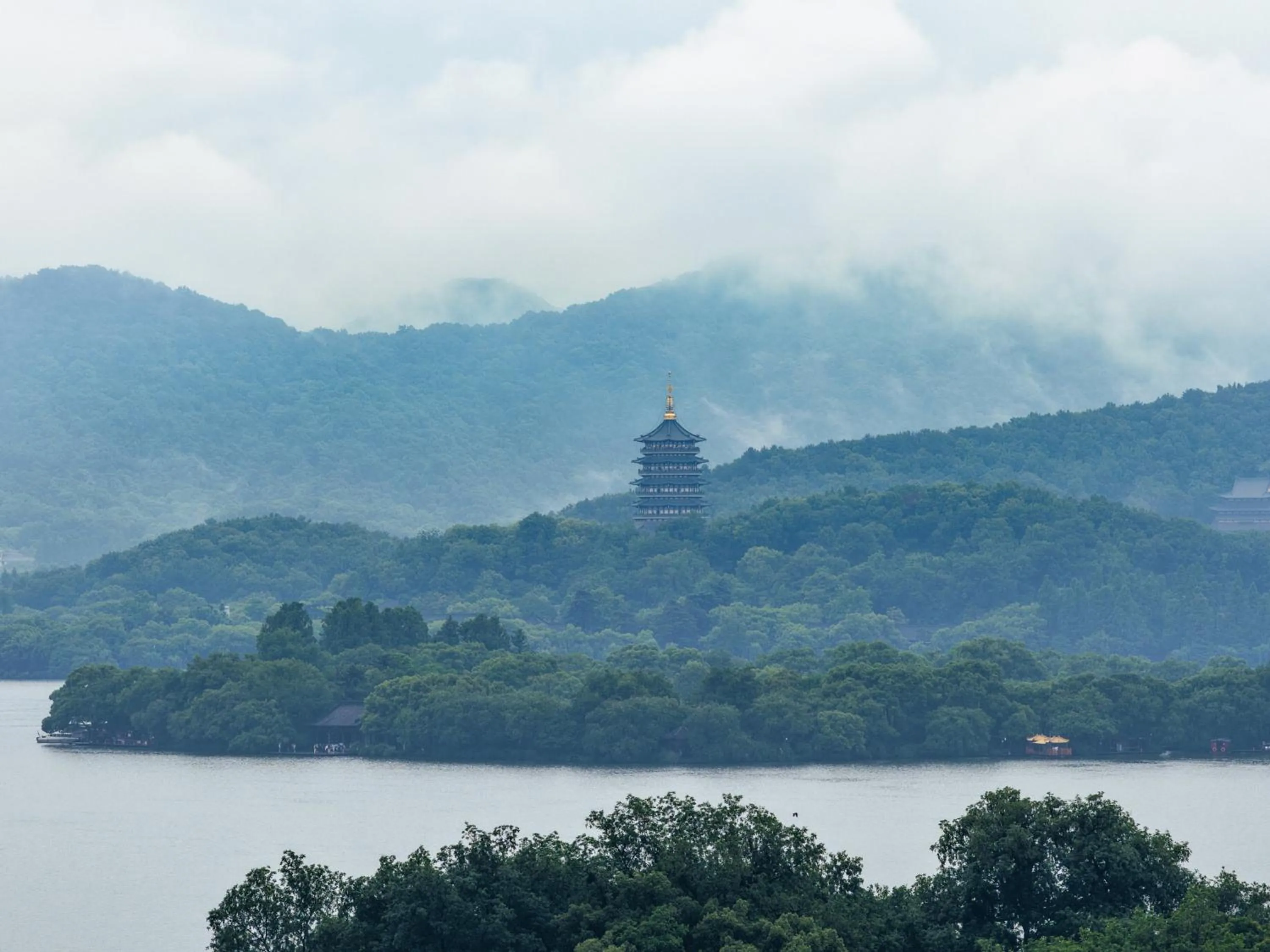 Property building in The Silk Lakehouse, Shangri-La Hangzhou