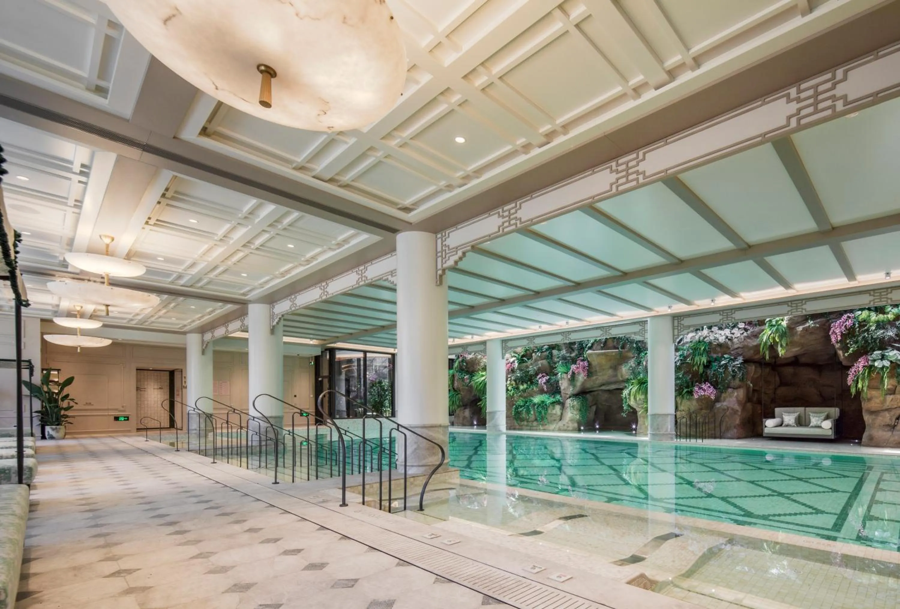 Swimming pool in The Silk Lakehouse, Shangri-La Hangzhou