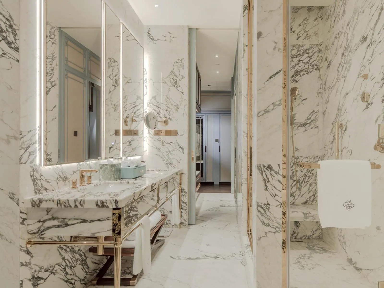 Toilet in The Silk Lakehouse, Shangri-La Hangzhou