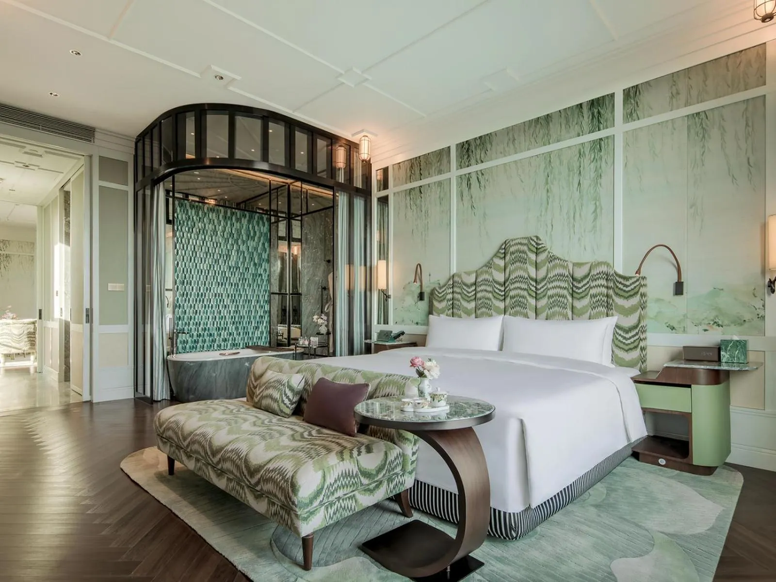 Bedroom, Bed in The Silk Lakehouse, Shangri-La Hangzhou