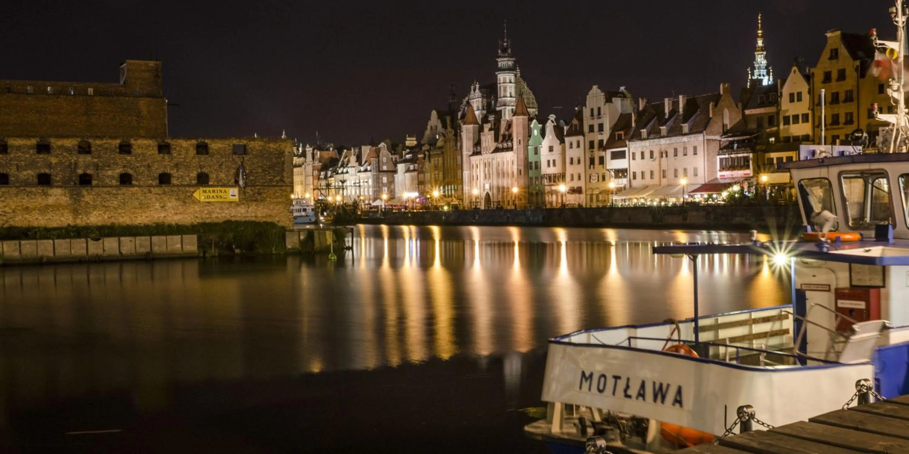 Night in Old Town by Welcome Apartment