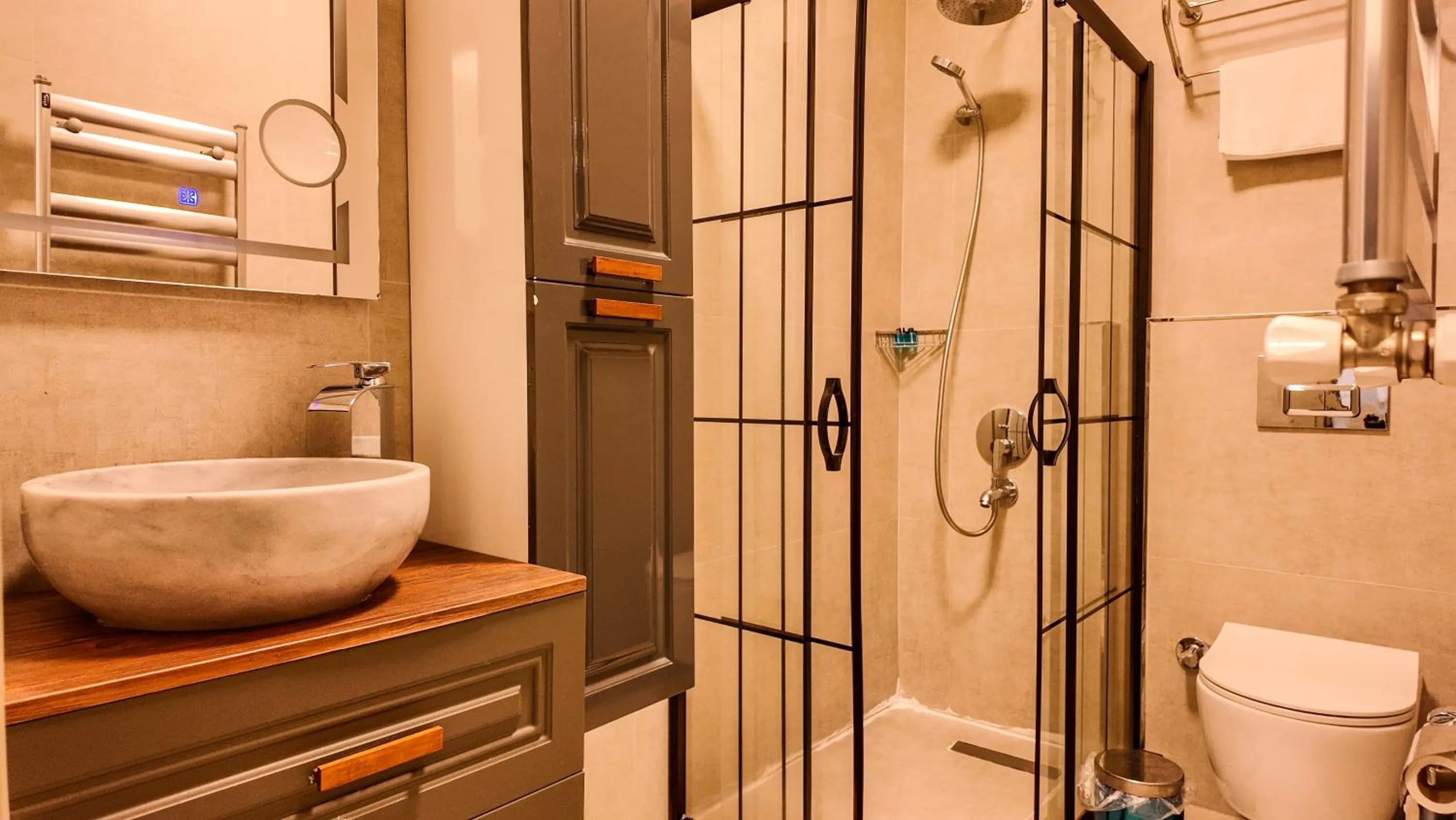 Shower in Agion Living Taksim Cihangir