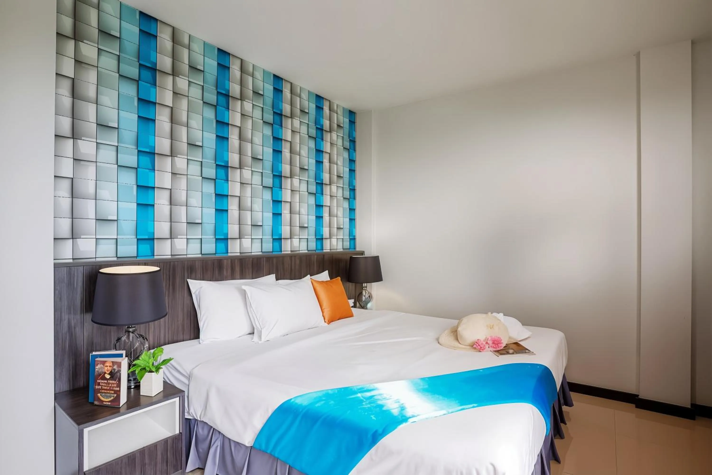 Photo of the whole room, Bed in Ko Lanta Hotels and Working Space