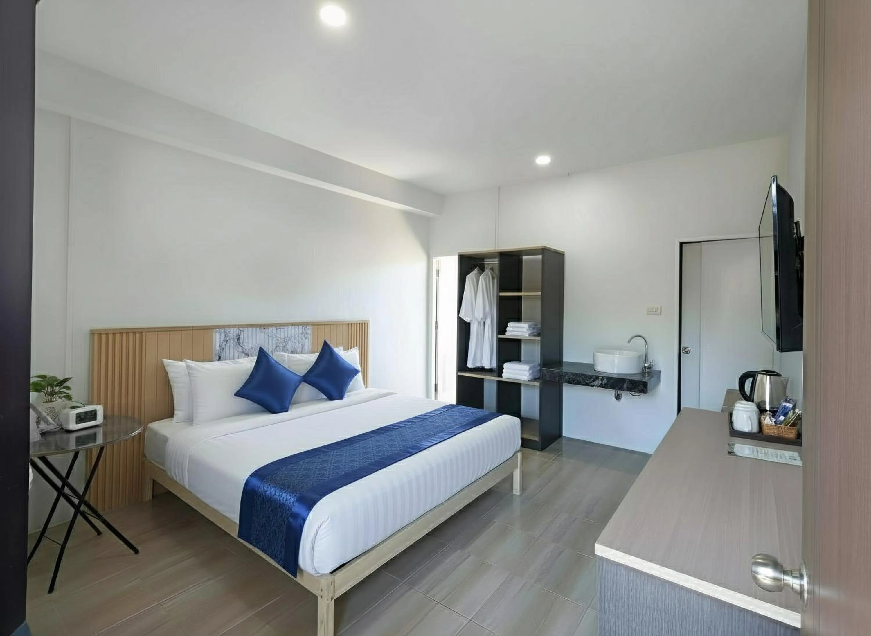 Bed in Ko Lanta Hotels and Working Space