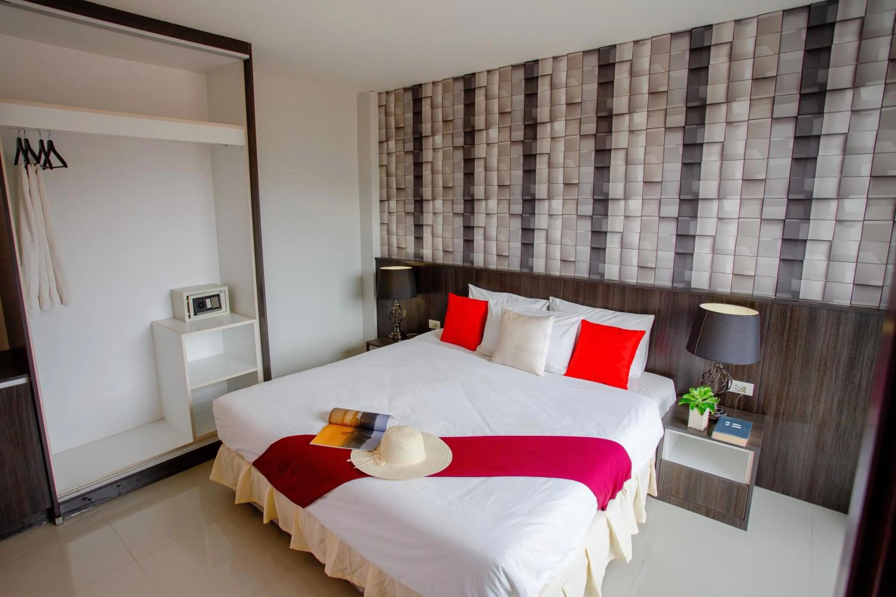 Photo of the whole room, Bed in Ko Lanta Hotels and Working Space