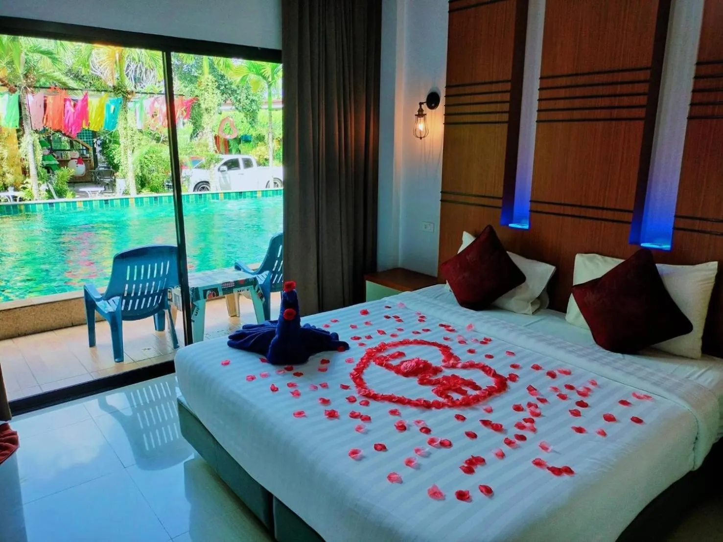 Bed in Rimnatee Resort Trang