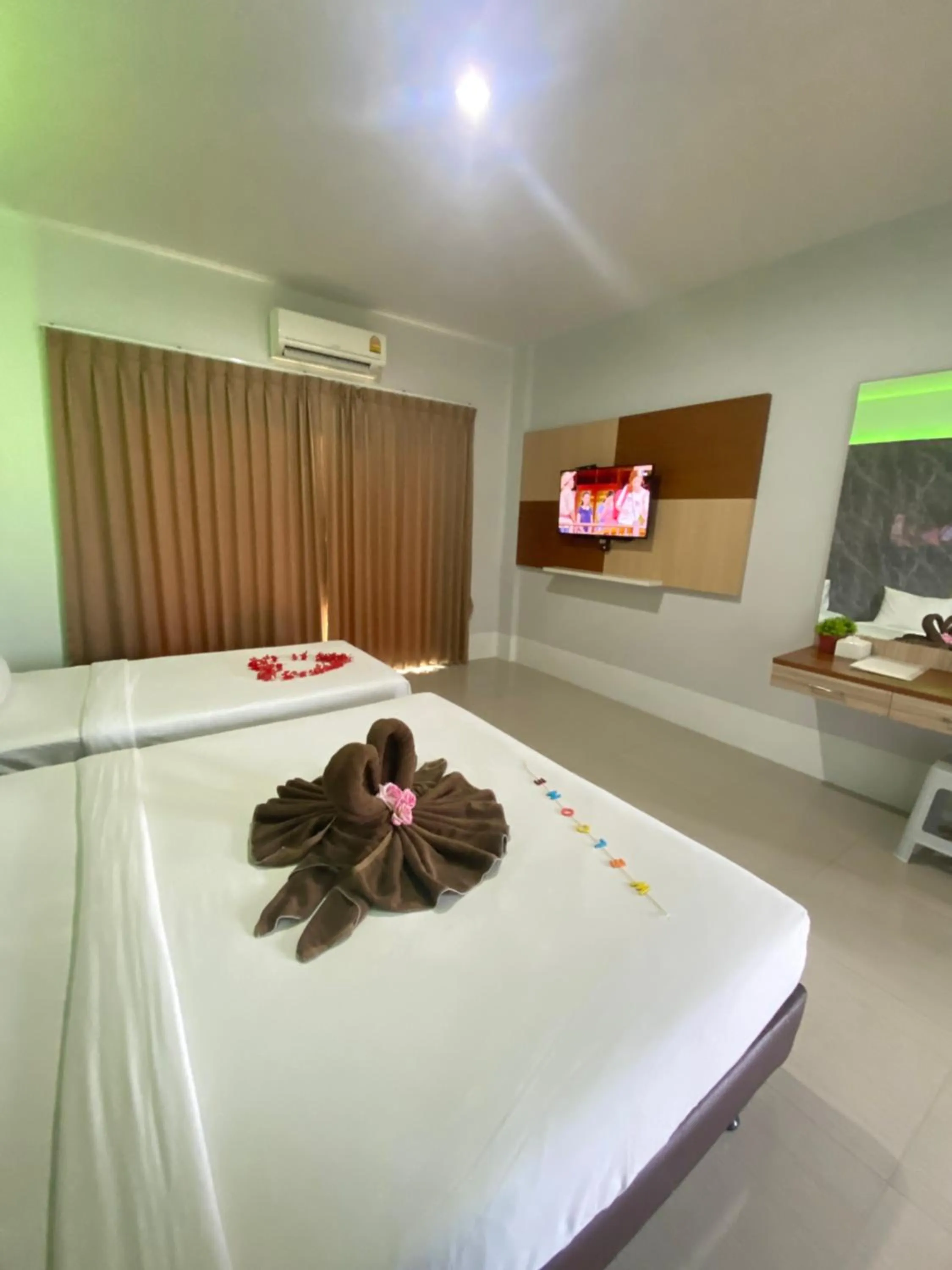 Bed in Rimnatee Resort Trang