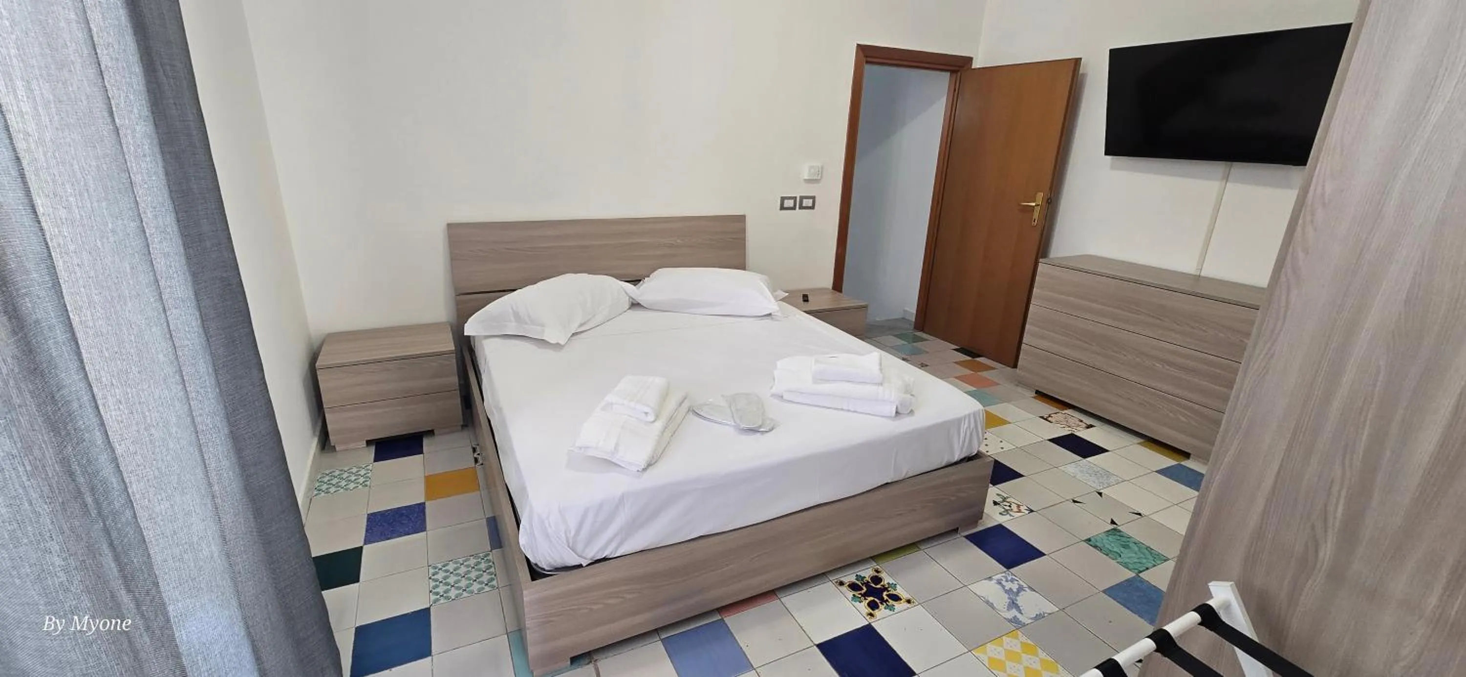 Bed in Appartamenti La Dimora di Parthenope Centro Storico