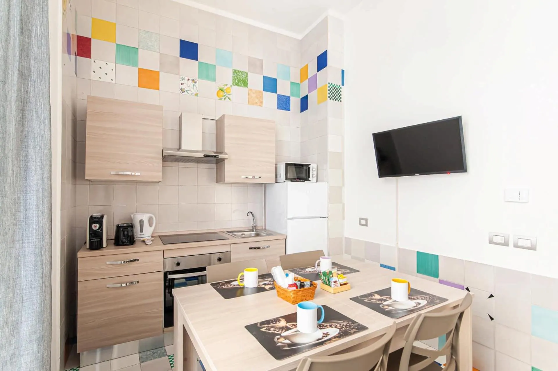 TV and multimedia in Appartamenti La Dimora di Parthenope Centro Storico