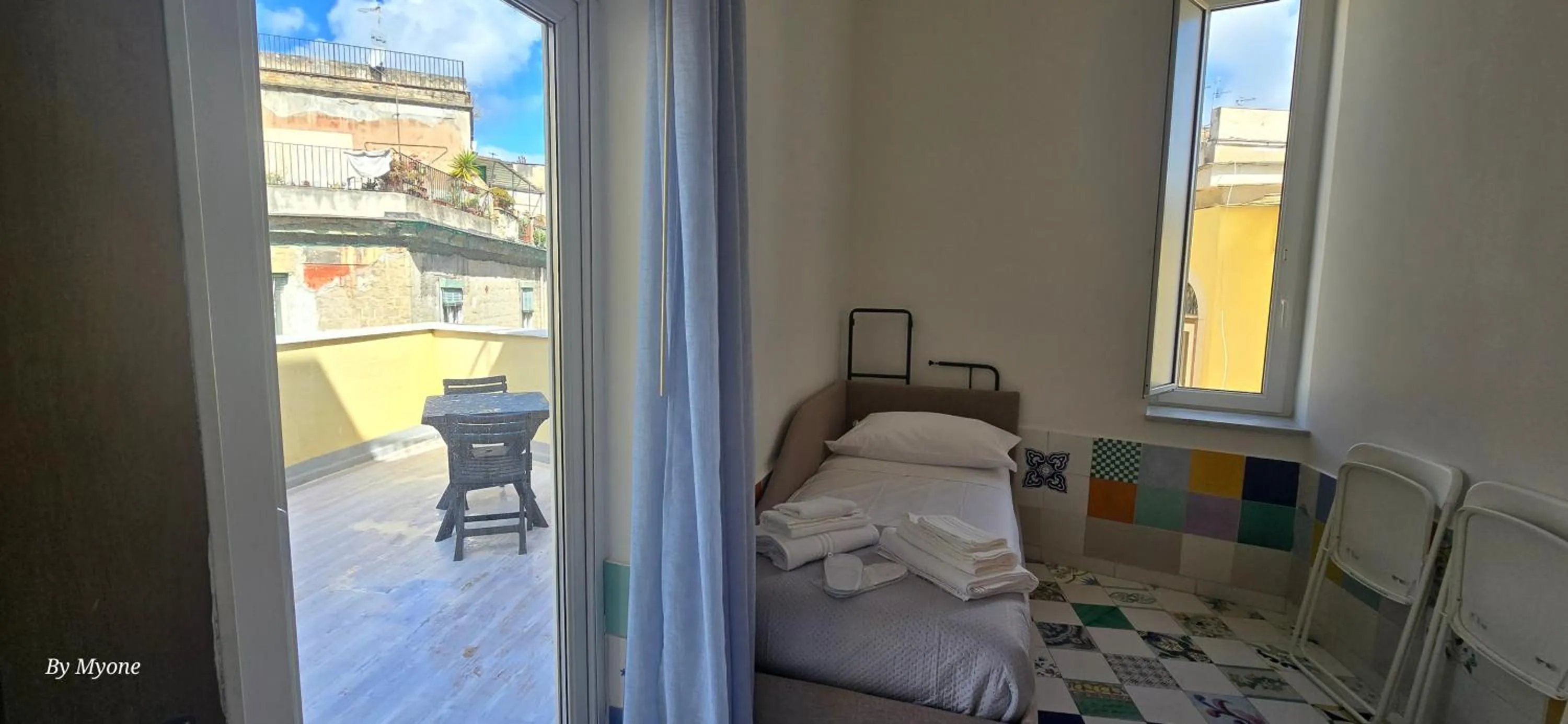 Bed in Appartamenti La Dimora di Parthenope Centro Storico