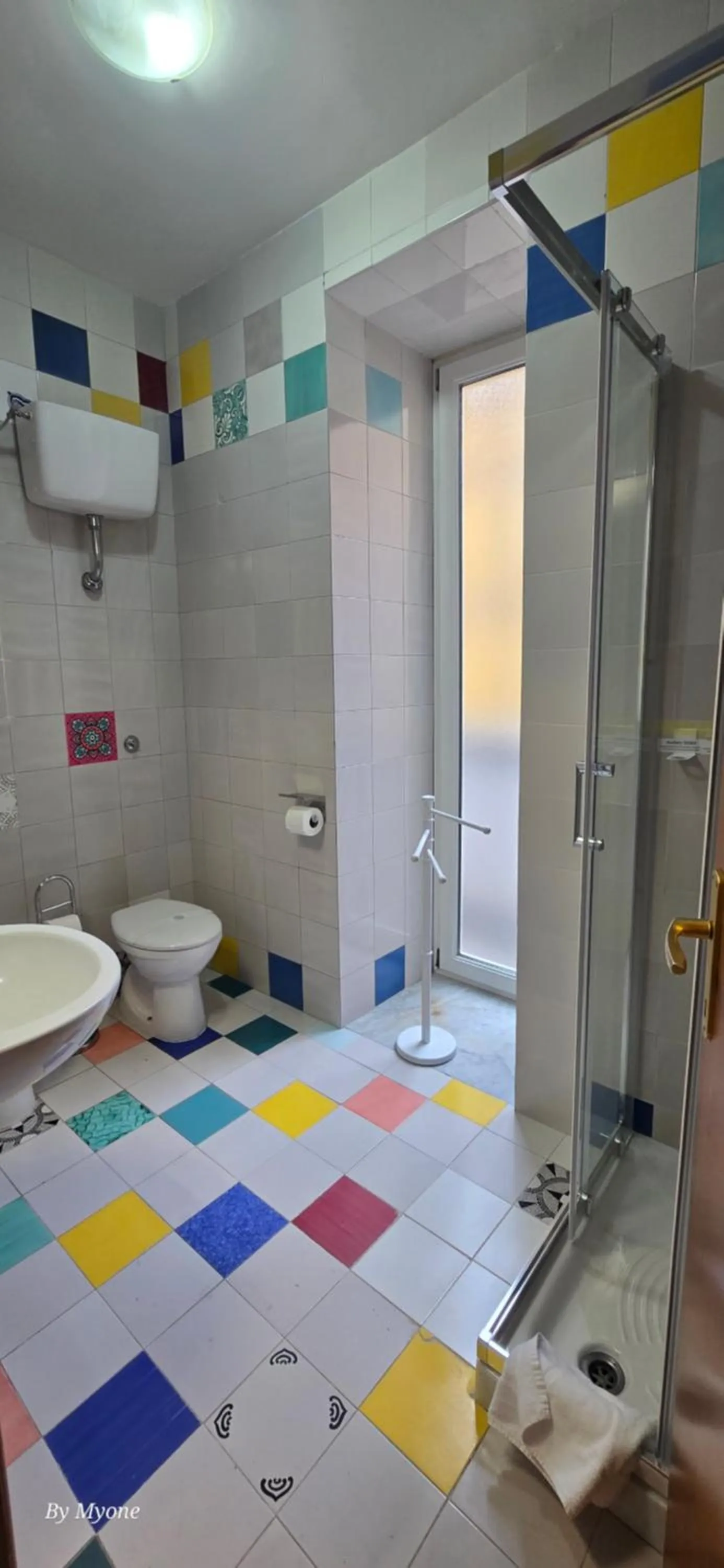 Shower in Appartamenti La Dimora di Parthenope Centro Storico