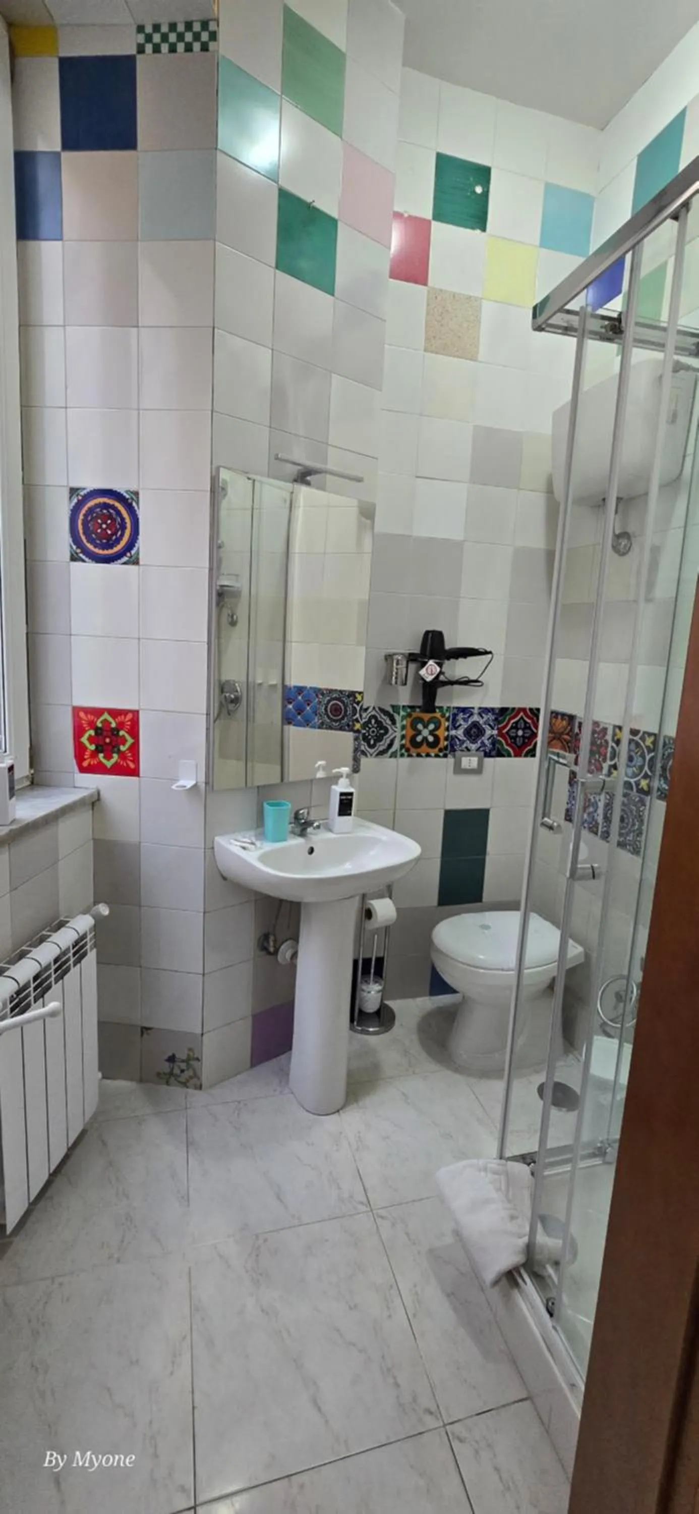 Shower in Appartamenti La Dimora di Parthenope Centro Storico