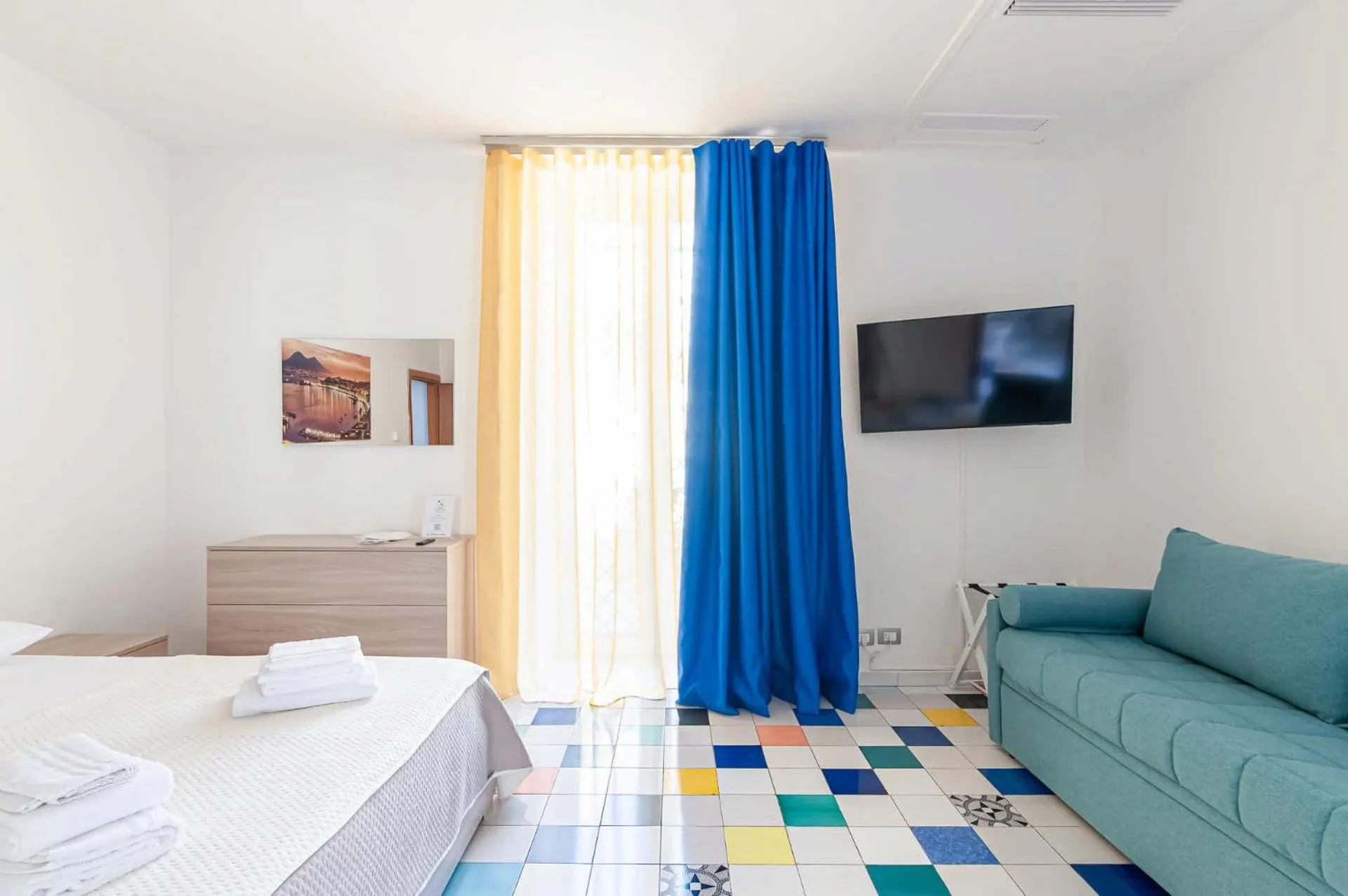 Bed in Appartamenti La Dimora di Parthenope Centro Storico