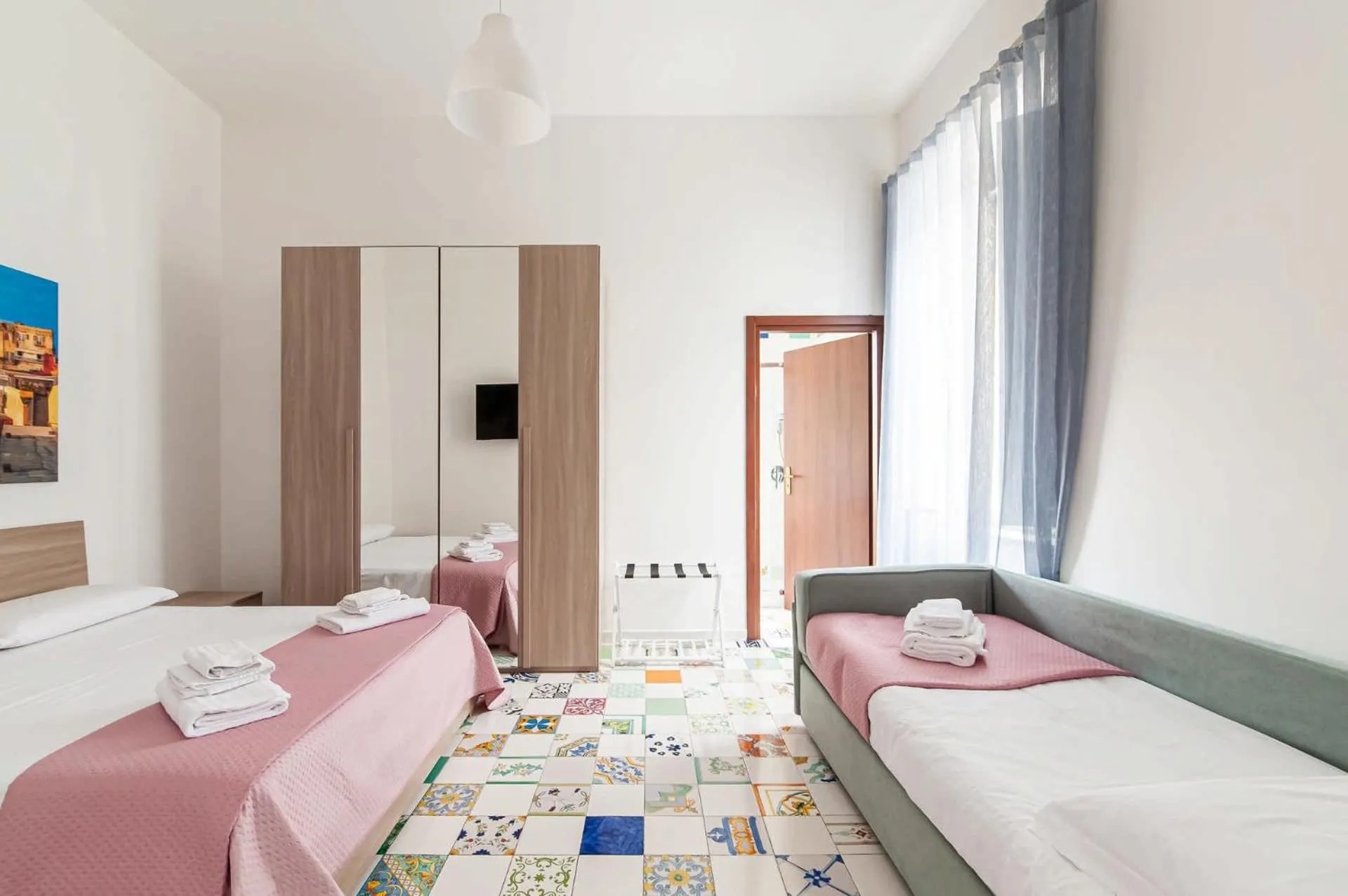 Bed in Appartamenti La Dimora di Parthenope Centro Storico