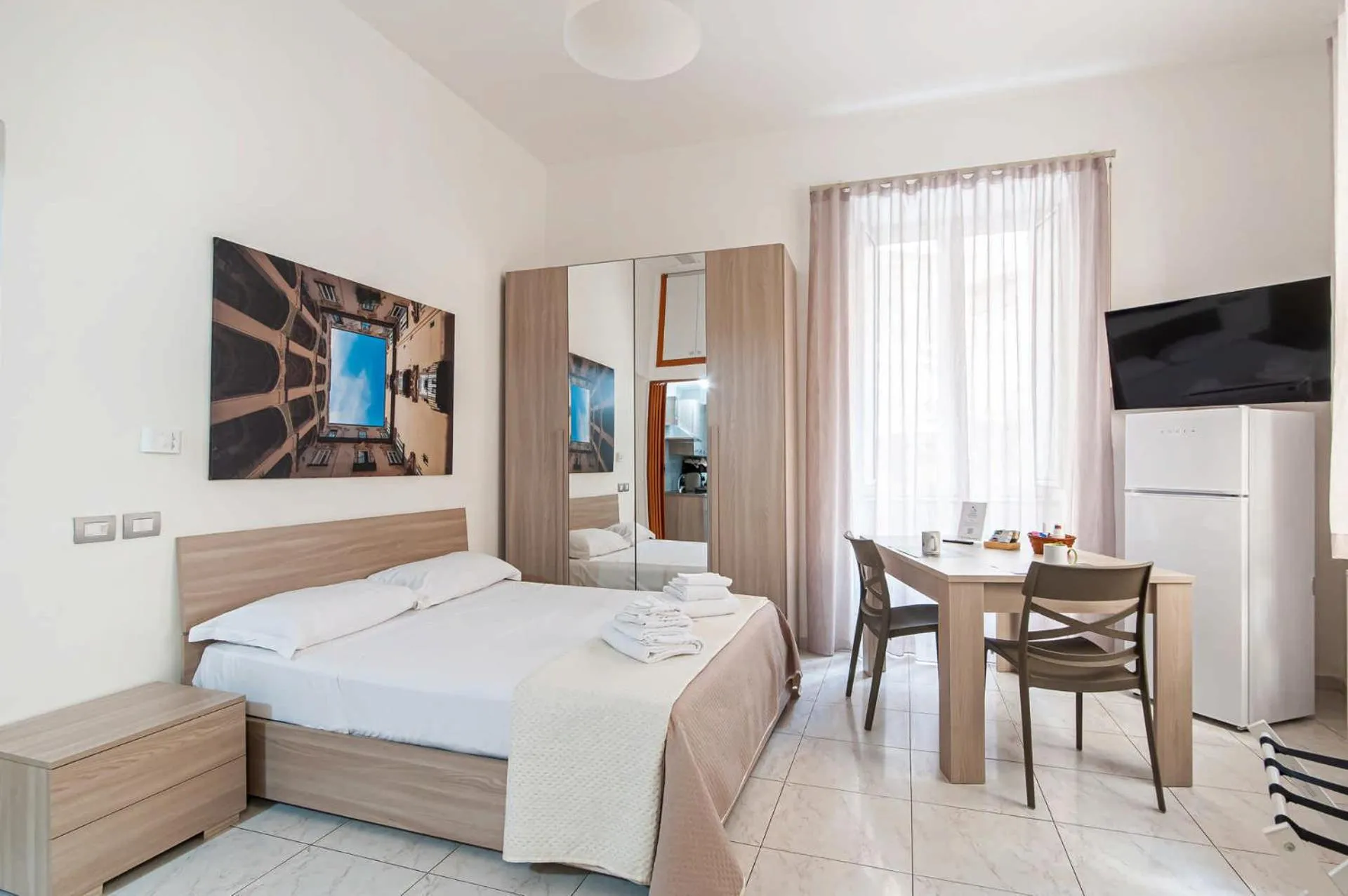 Communal lounge/ TV room, Bed in Appartamenti La Dimora di Parthenope Centro Storico