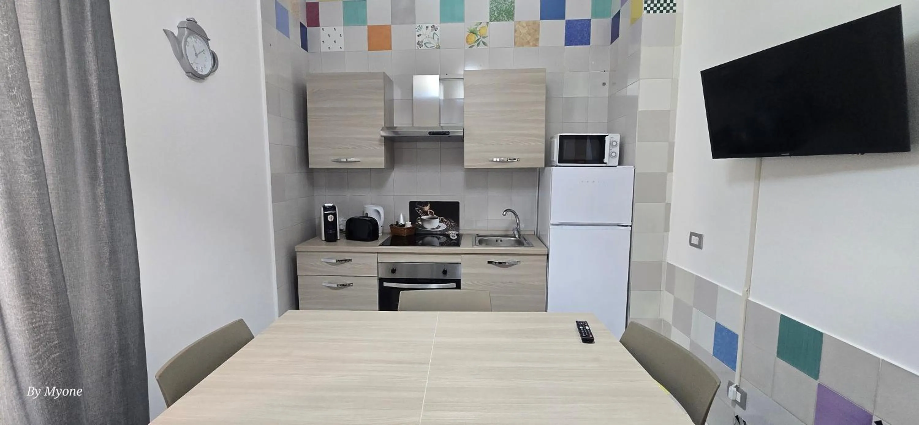 TV and multimedia in Appartamenti La Dimora di Parthenope Centro Storico