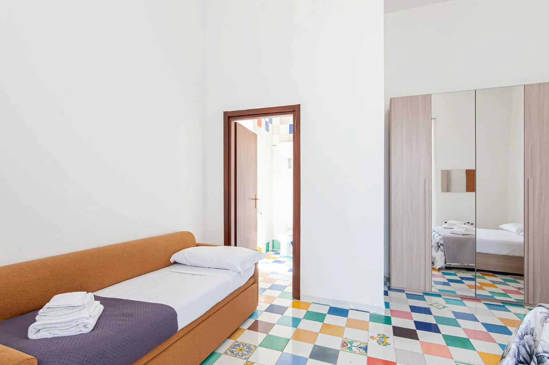 Bed in Appartamenti La Dimora di Parthenope Centro Storico