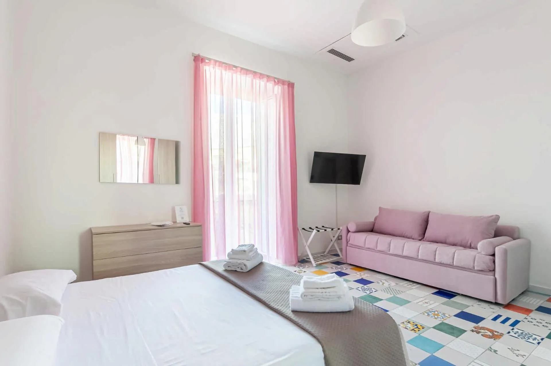 Bed in Appartamenti La Dimora di Parthenope Centro Storico