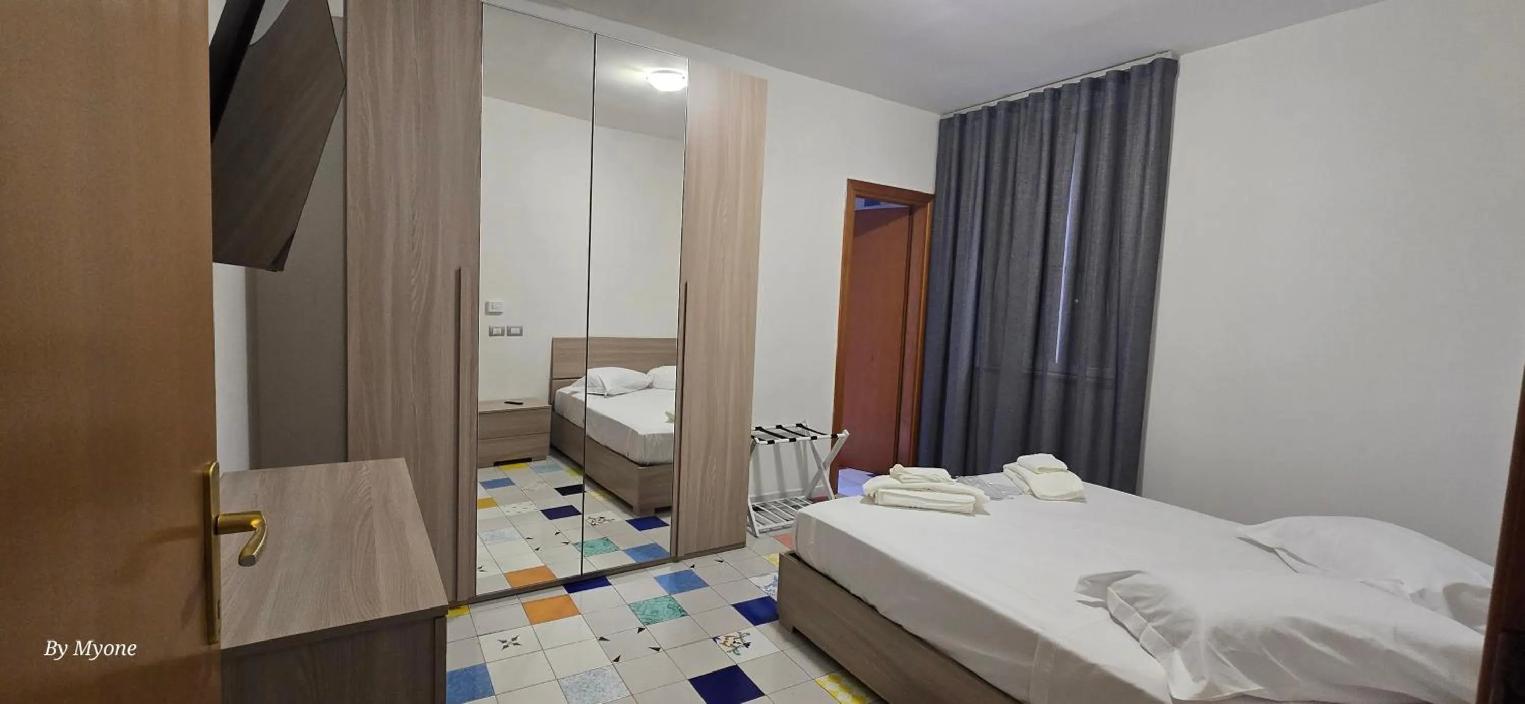 Bed in Appartamenti La Dimora di Parthenope Centro Storico