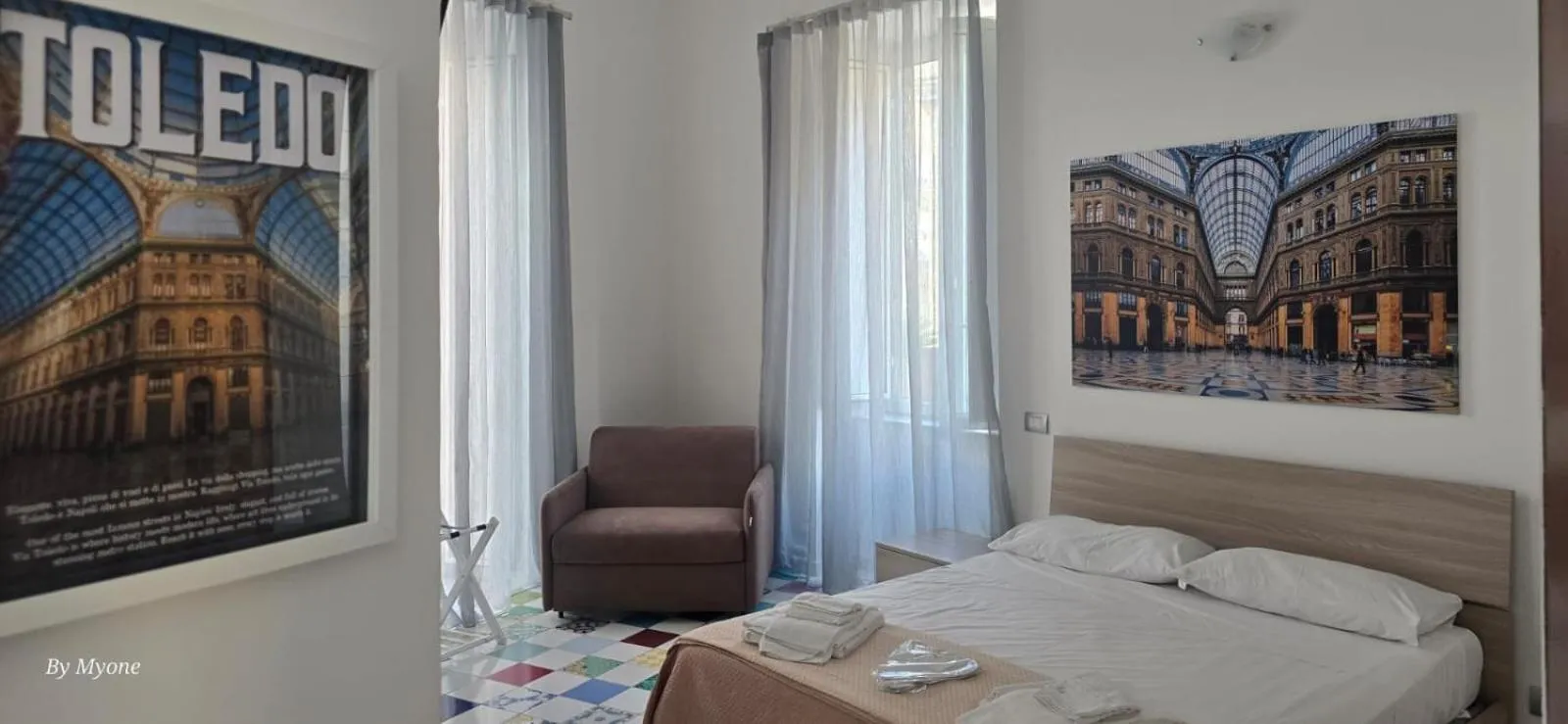 Bed in Appartamenti La Dimora di Parthenope Centro Storico