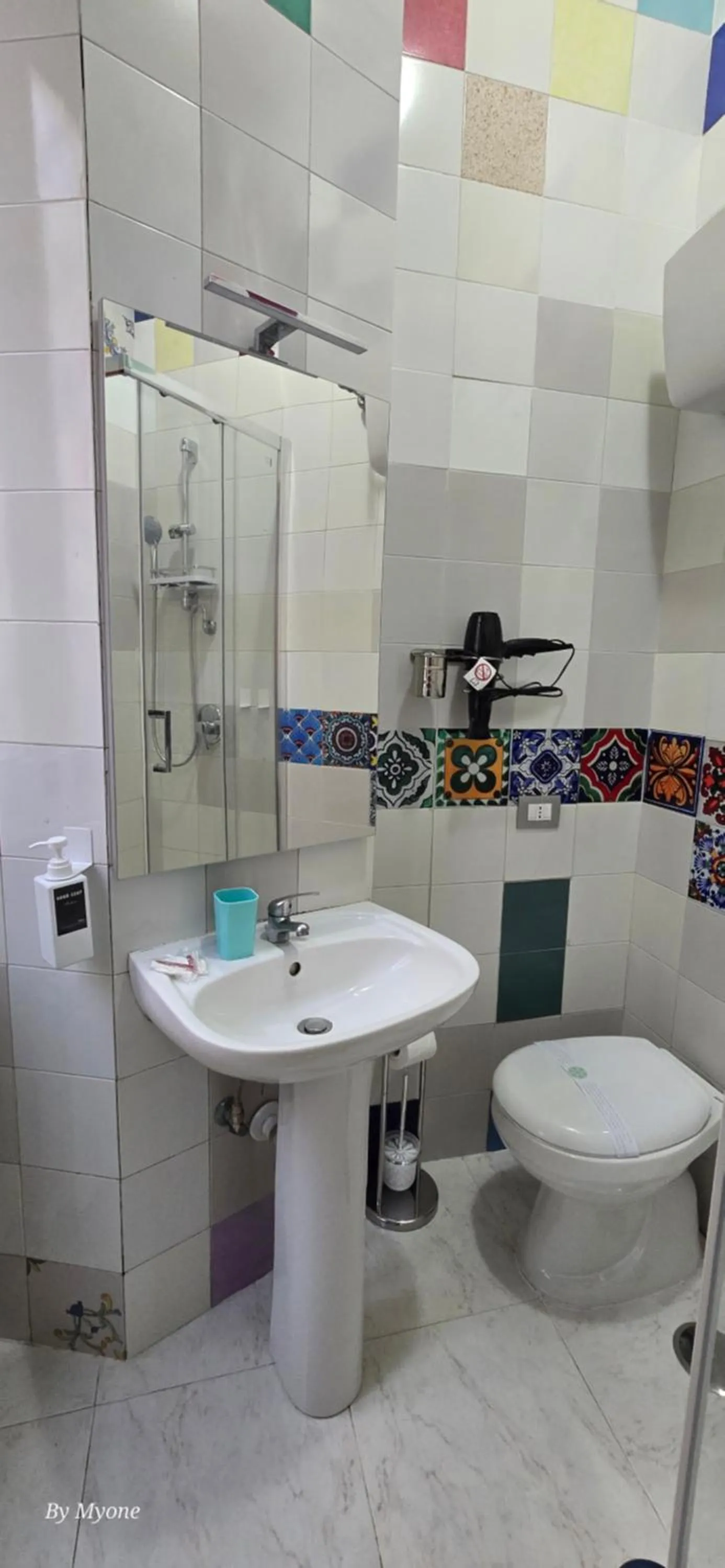 Shower in Appartamenti La Dimora di Parthenope Centro Storico