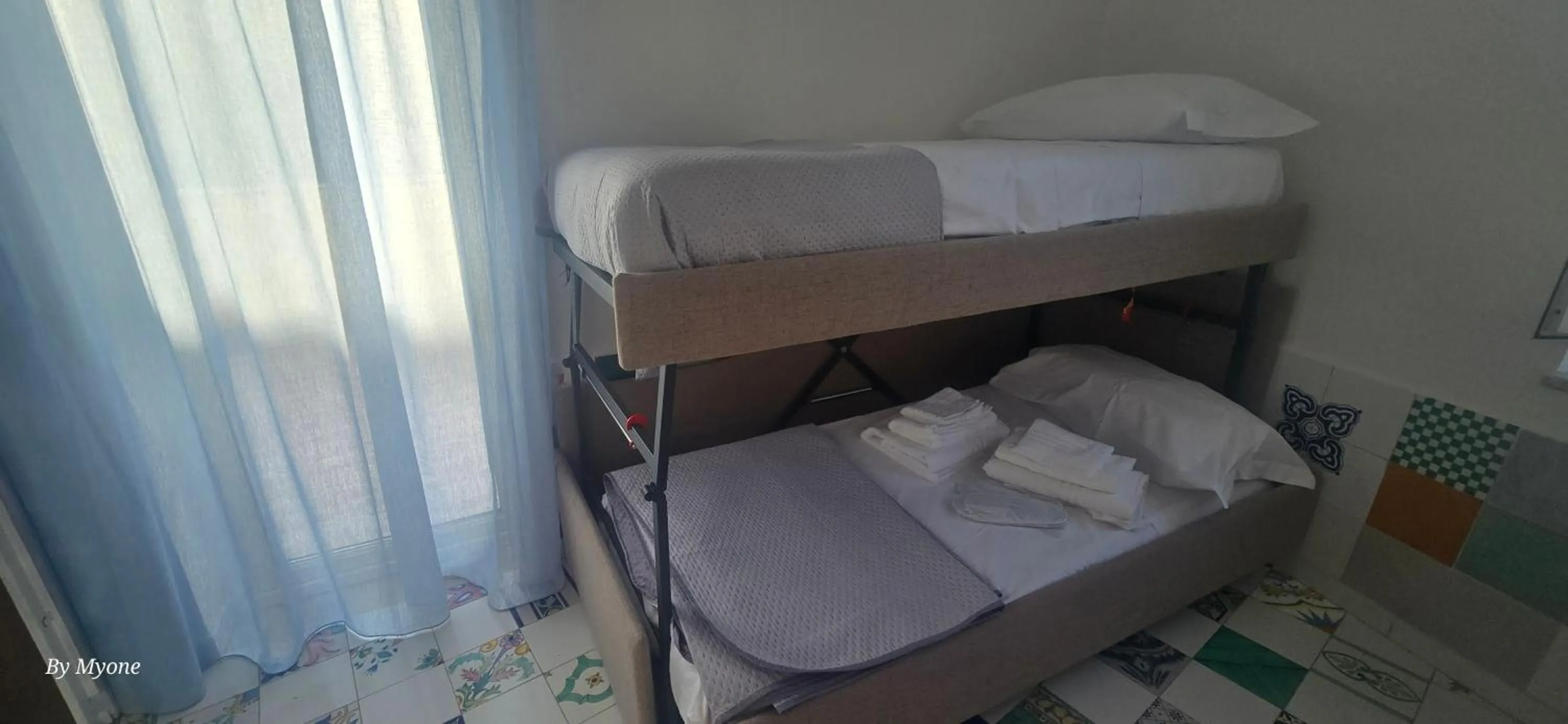 Bed in Appartamenti La Dimora di Parthenope Centro Storico