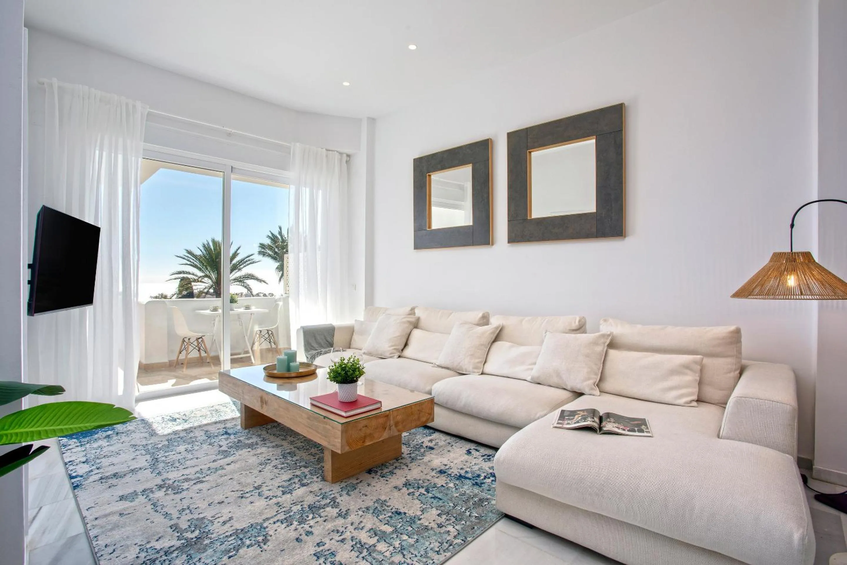 TV and multimedia in Genteel Home Royal Garden