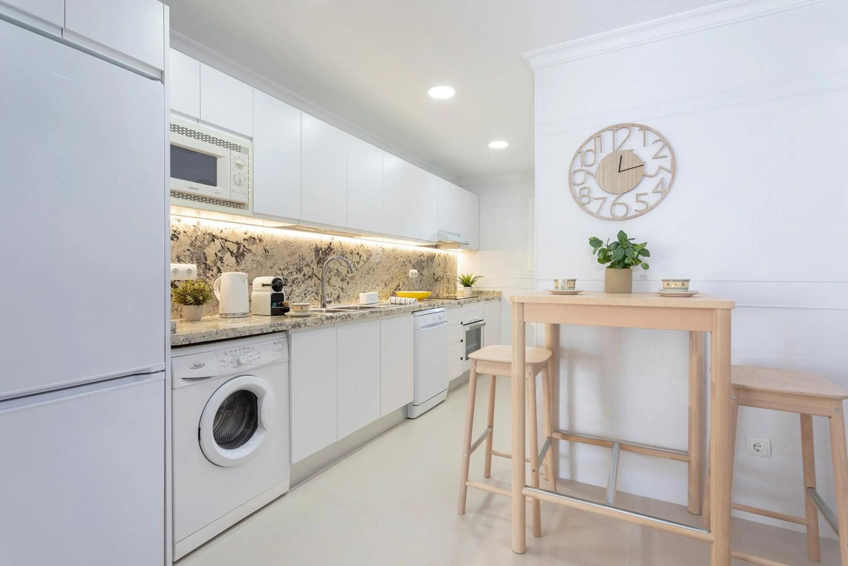 Kitchen or kitchenette in Genteel Home Royal Garden