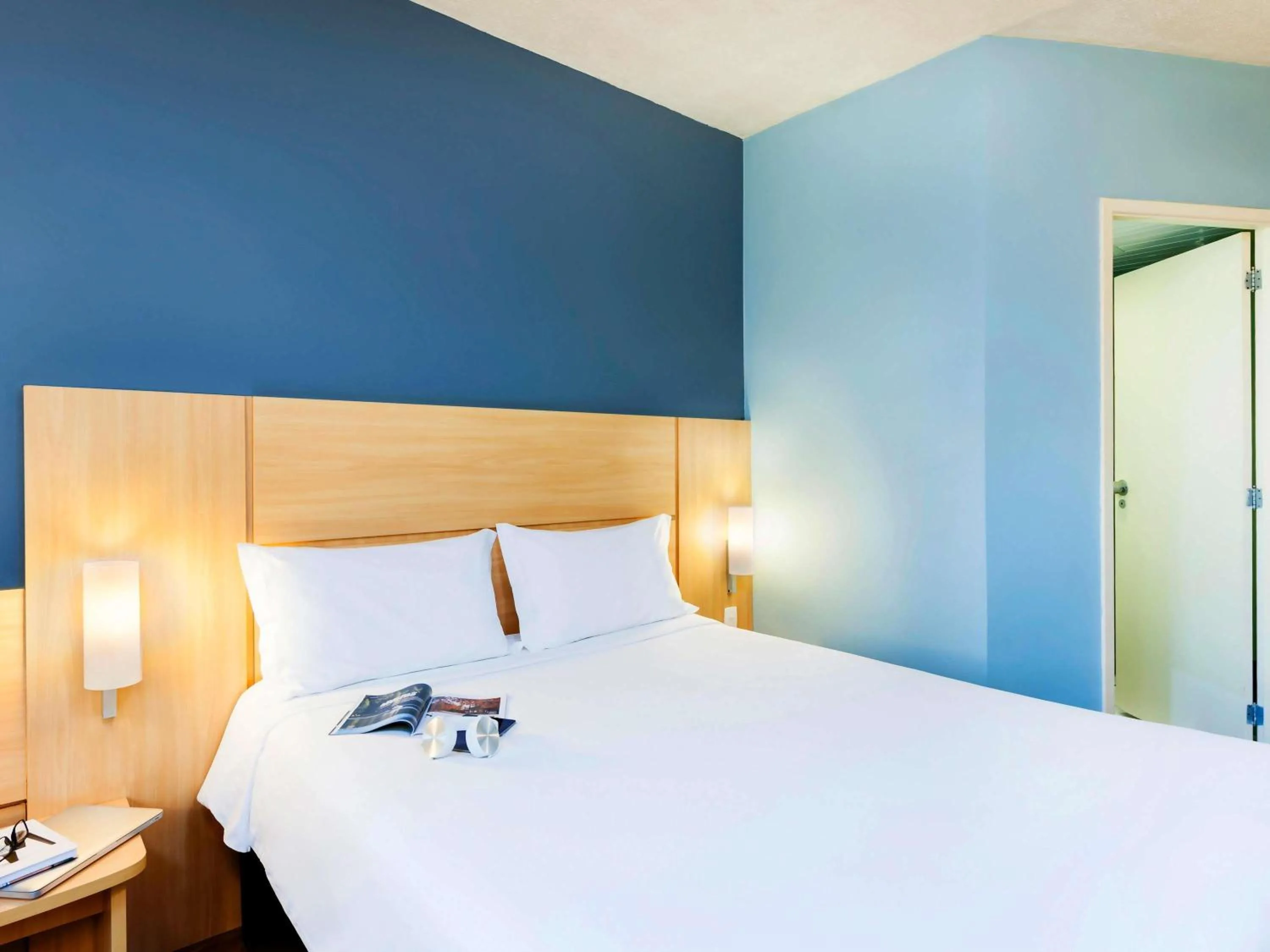 Bedroom, Bed in ibis Paulinia