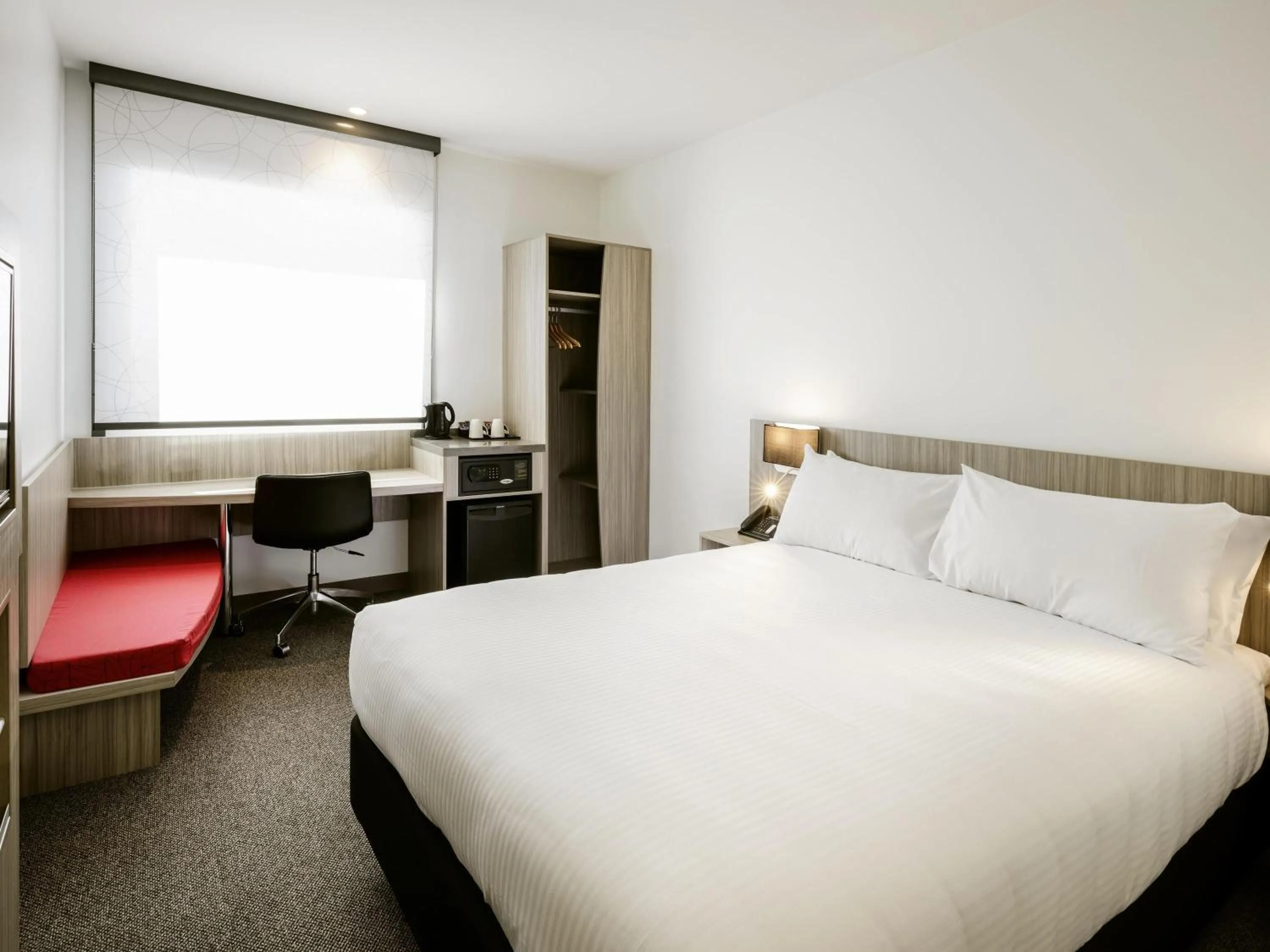 Standard Queen Room in Ibis Mackay