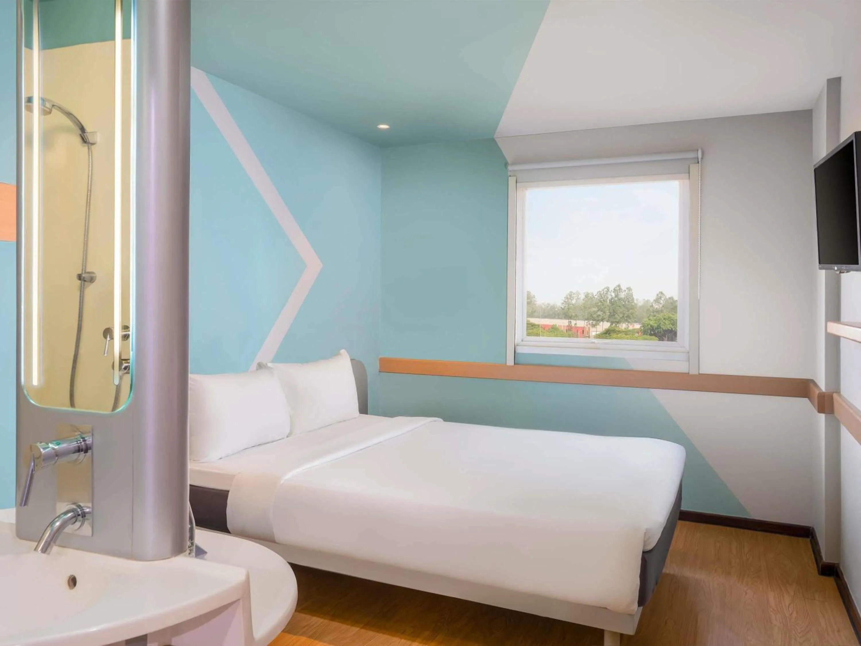 Bedroom, Bed in Ibis Budget Jakarta Airport