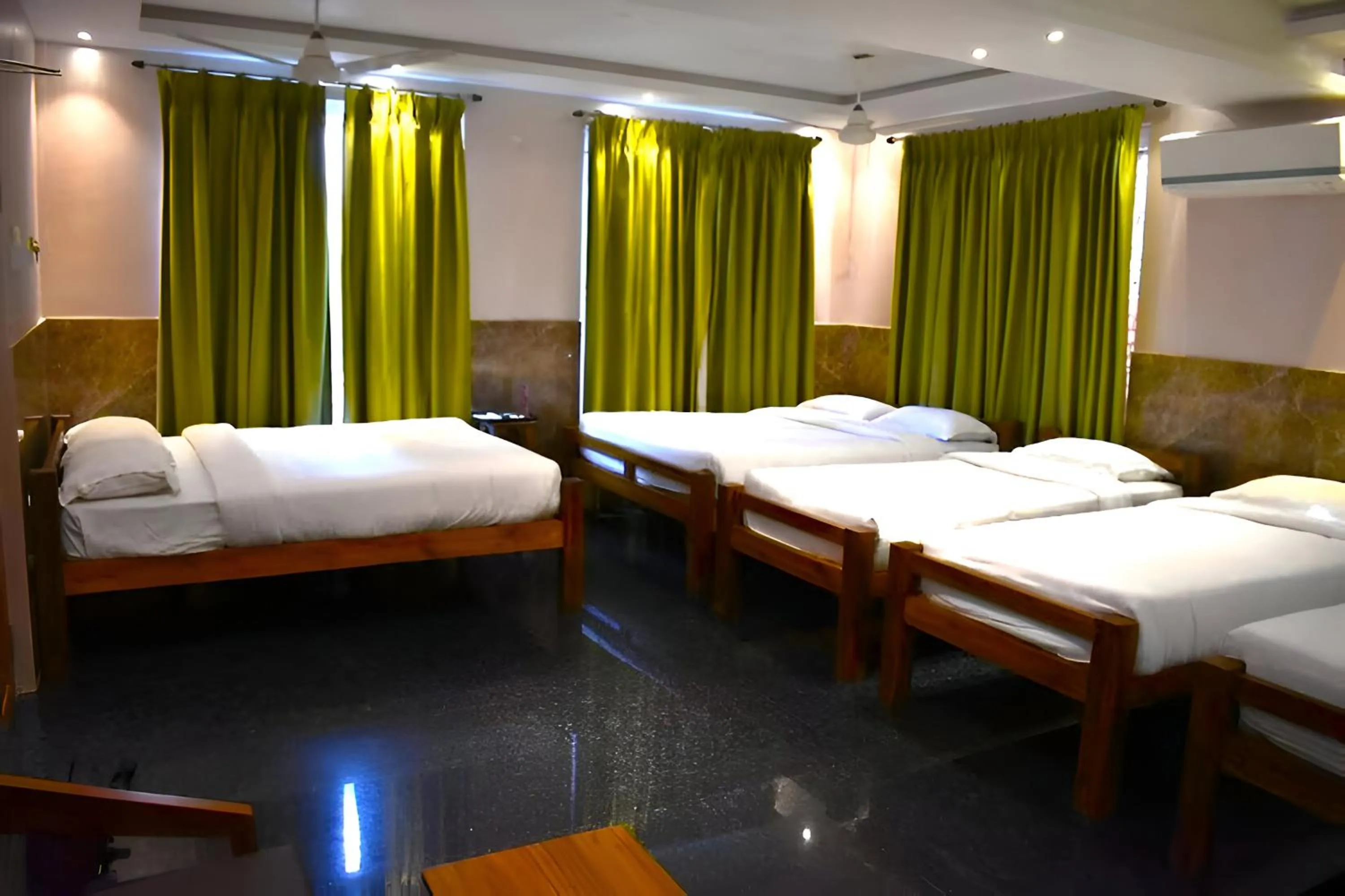 Bed in Le Holiday Inn