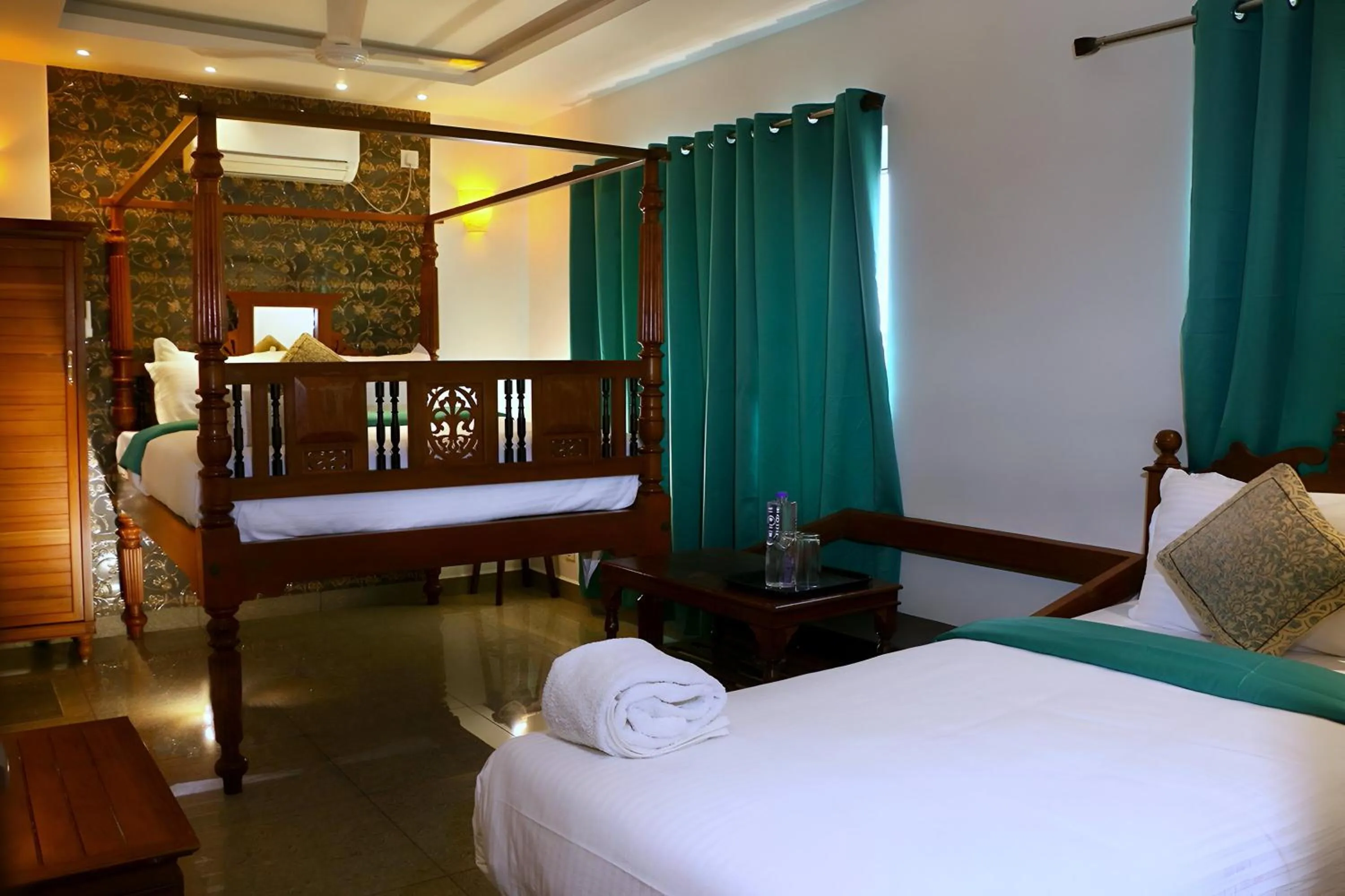 Bed in Le Holiday Inn