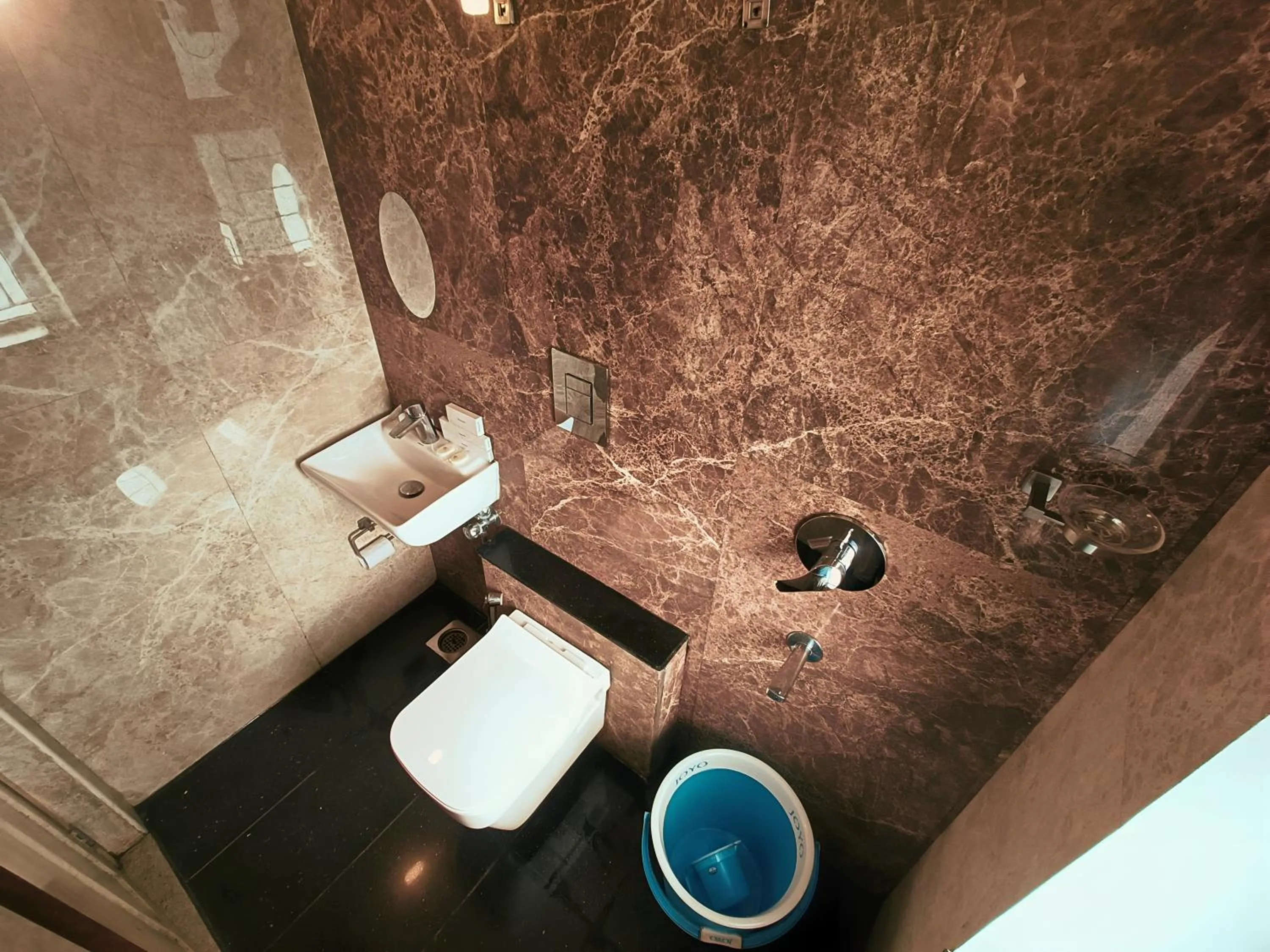 Bathroom in Le Holiday Inn