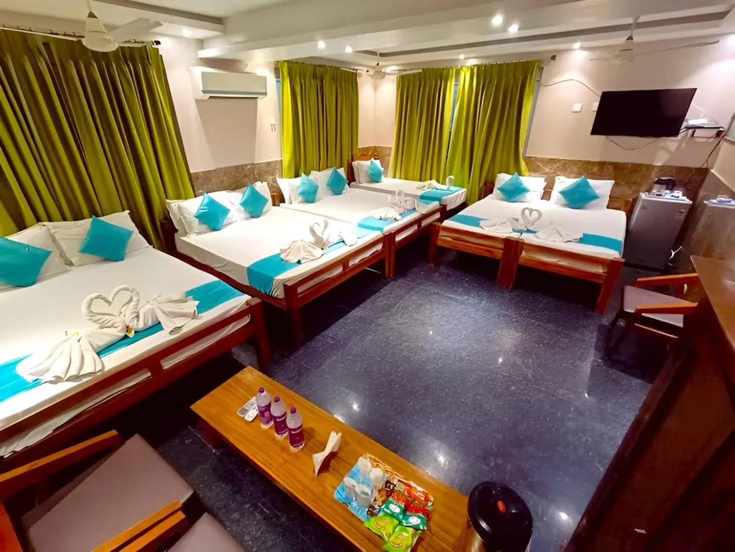 Bed in Le Holiday Inn