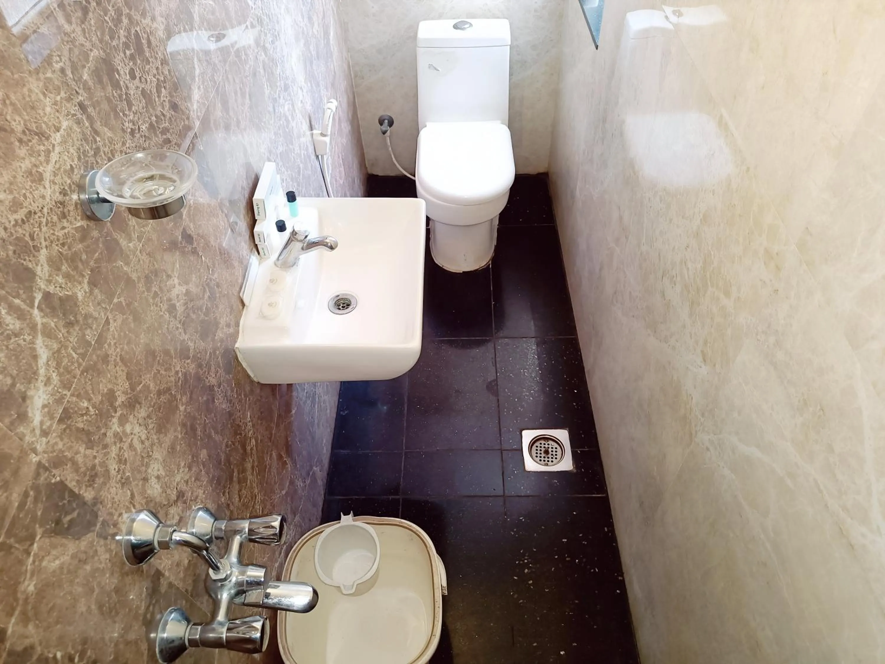 Bathroom in Le Holiday Inn