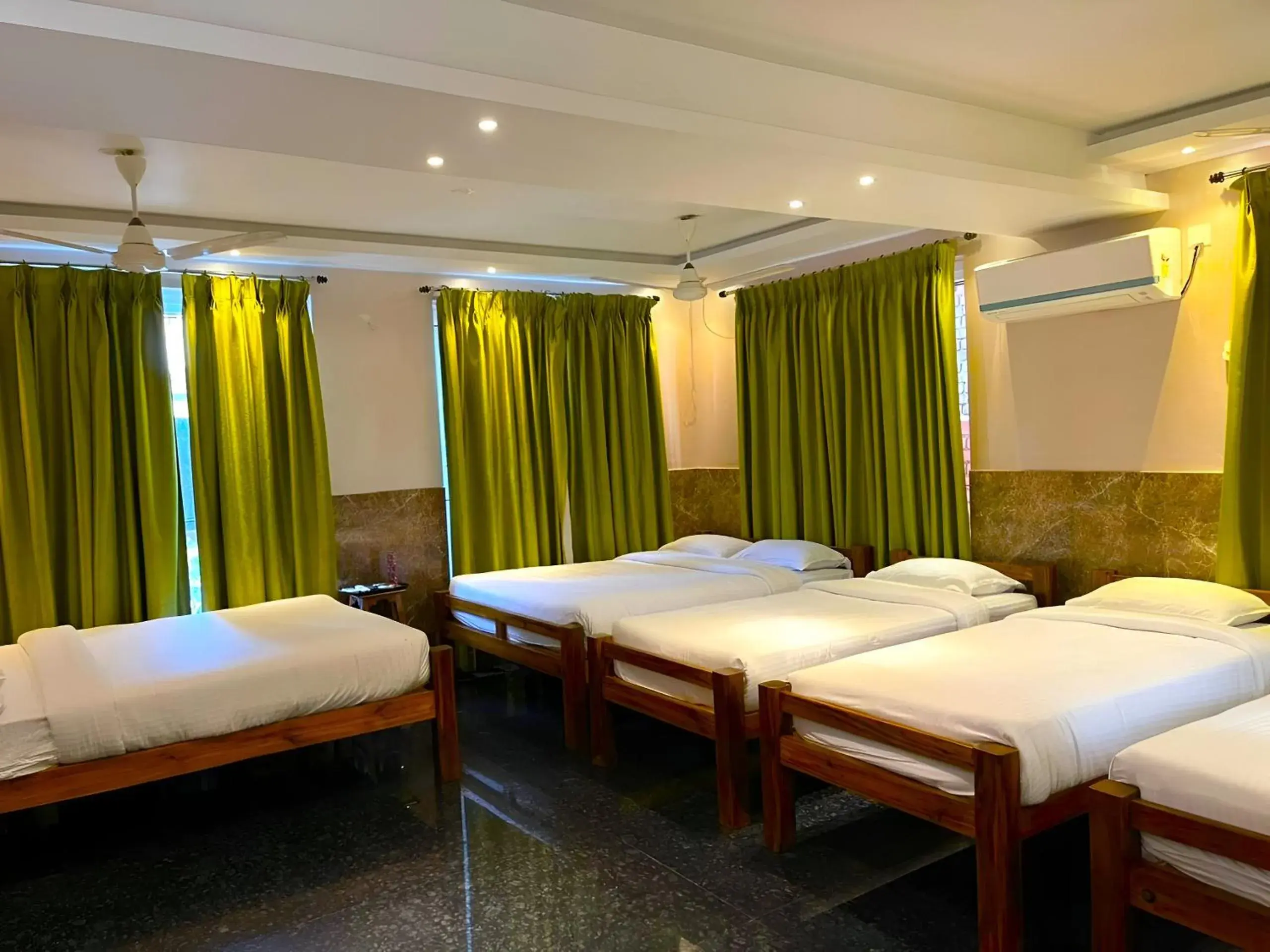 Family Room in Le Holiday Inn Family Room in Le Holiday Inn