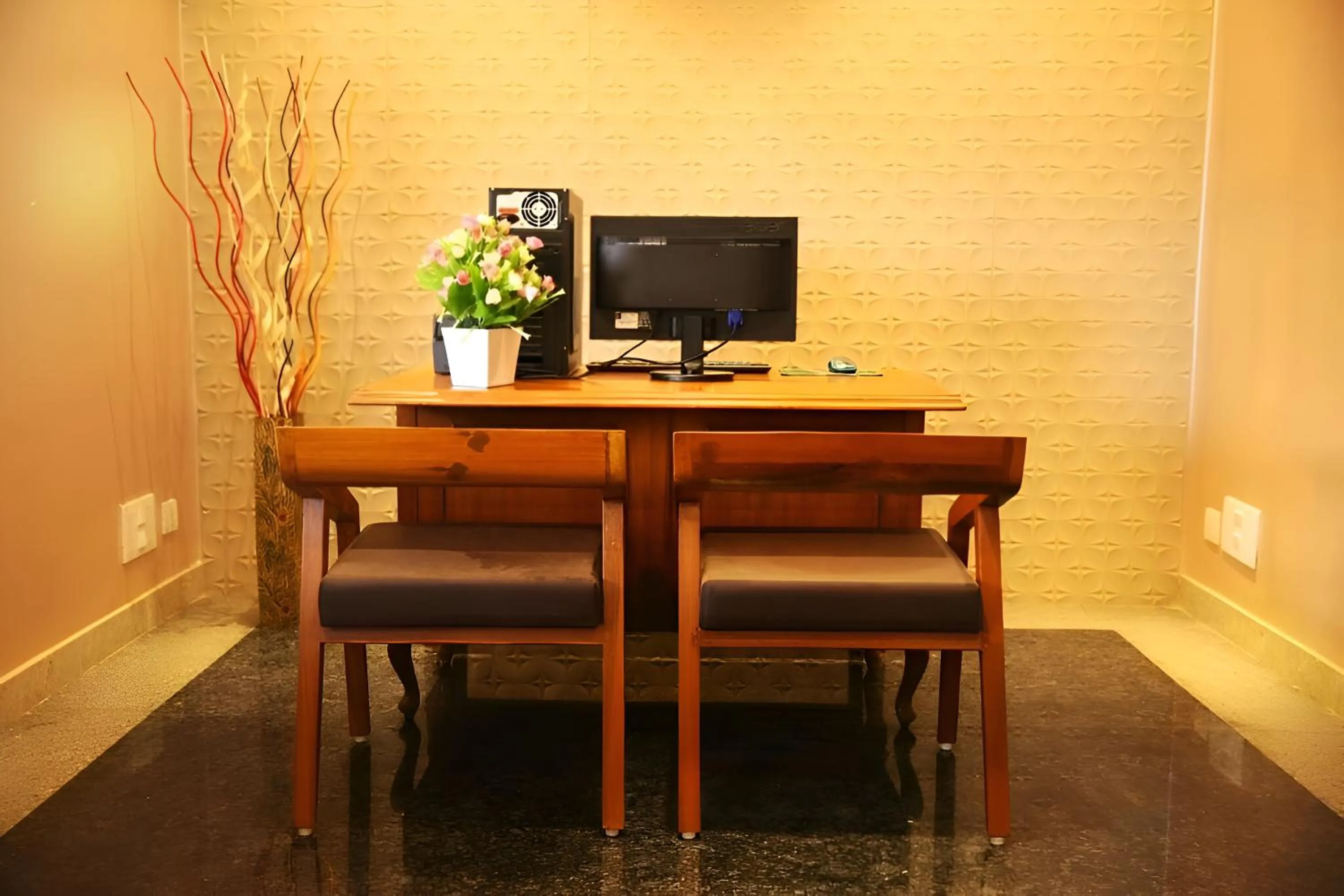 Entertainment in Le Holiday Inn