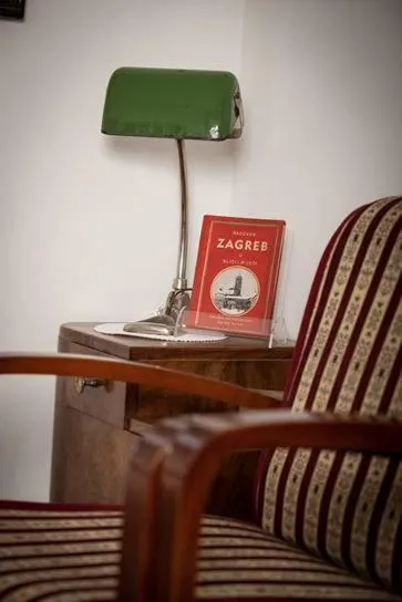 Decorative detail in Apartment History