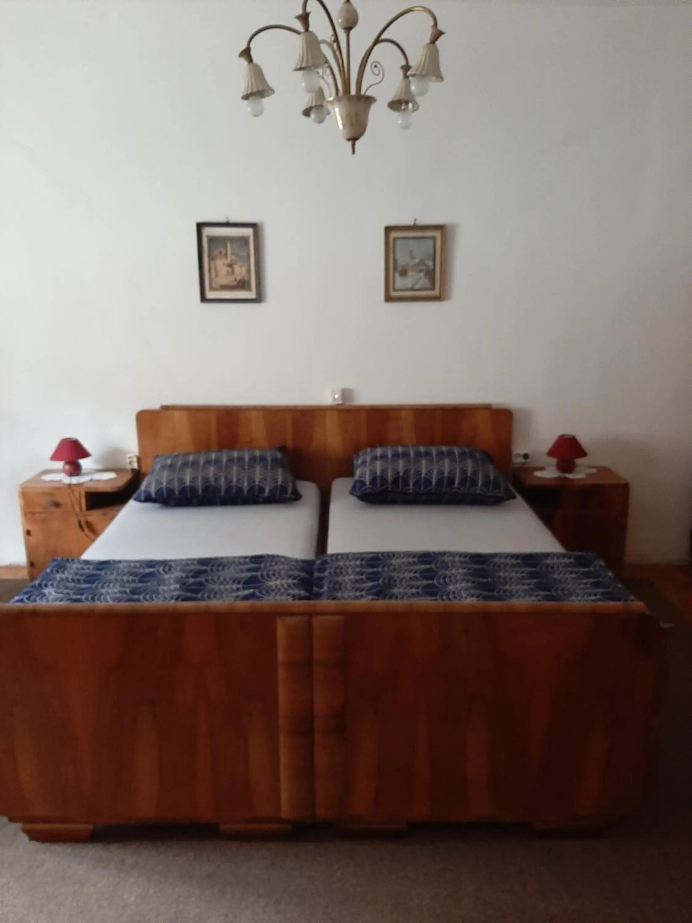 Bedroom, Bed in Apartment History