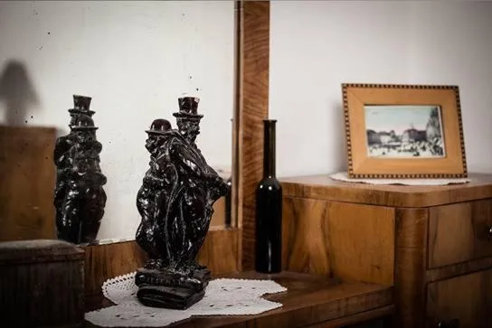 Decorative detail in Apartment History