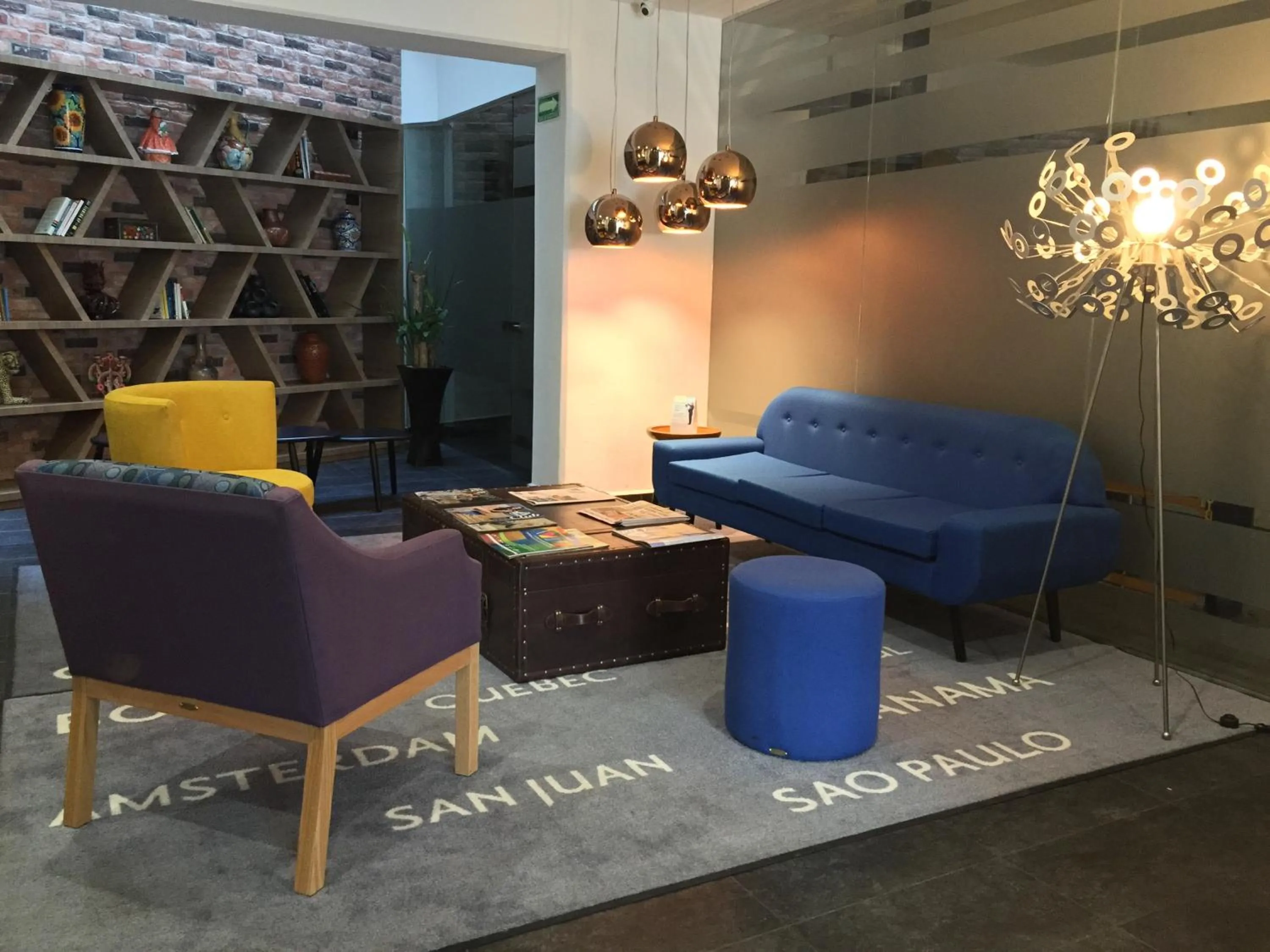 Communal lounge/ TV room in TRYP by Wyndham Mexico City World Trade Center Area