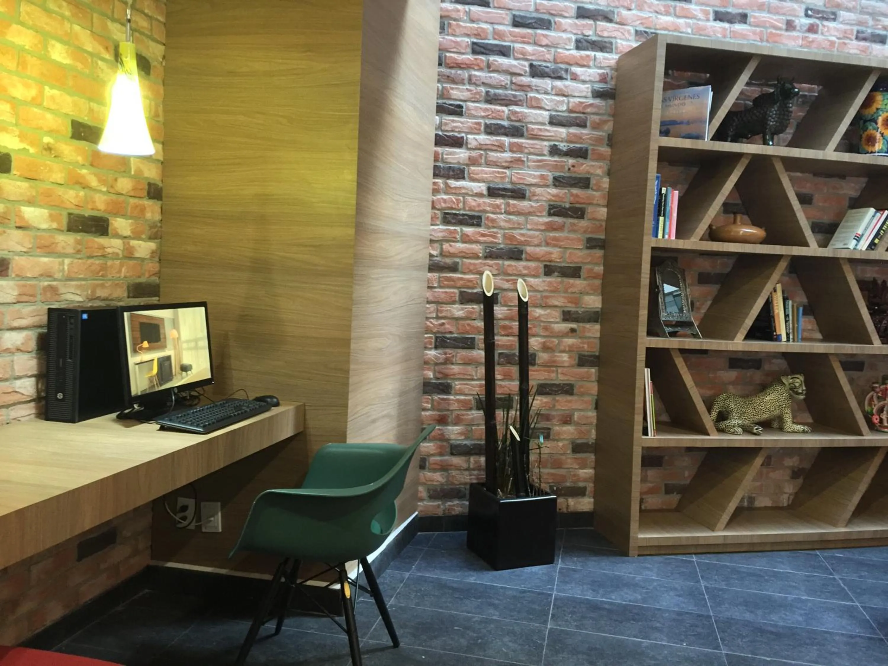 Library in TRYP by Wyndham Mexico City World Trade Center Area