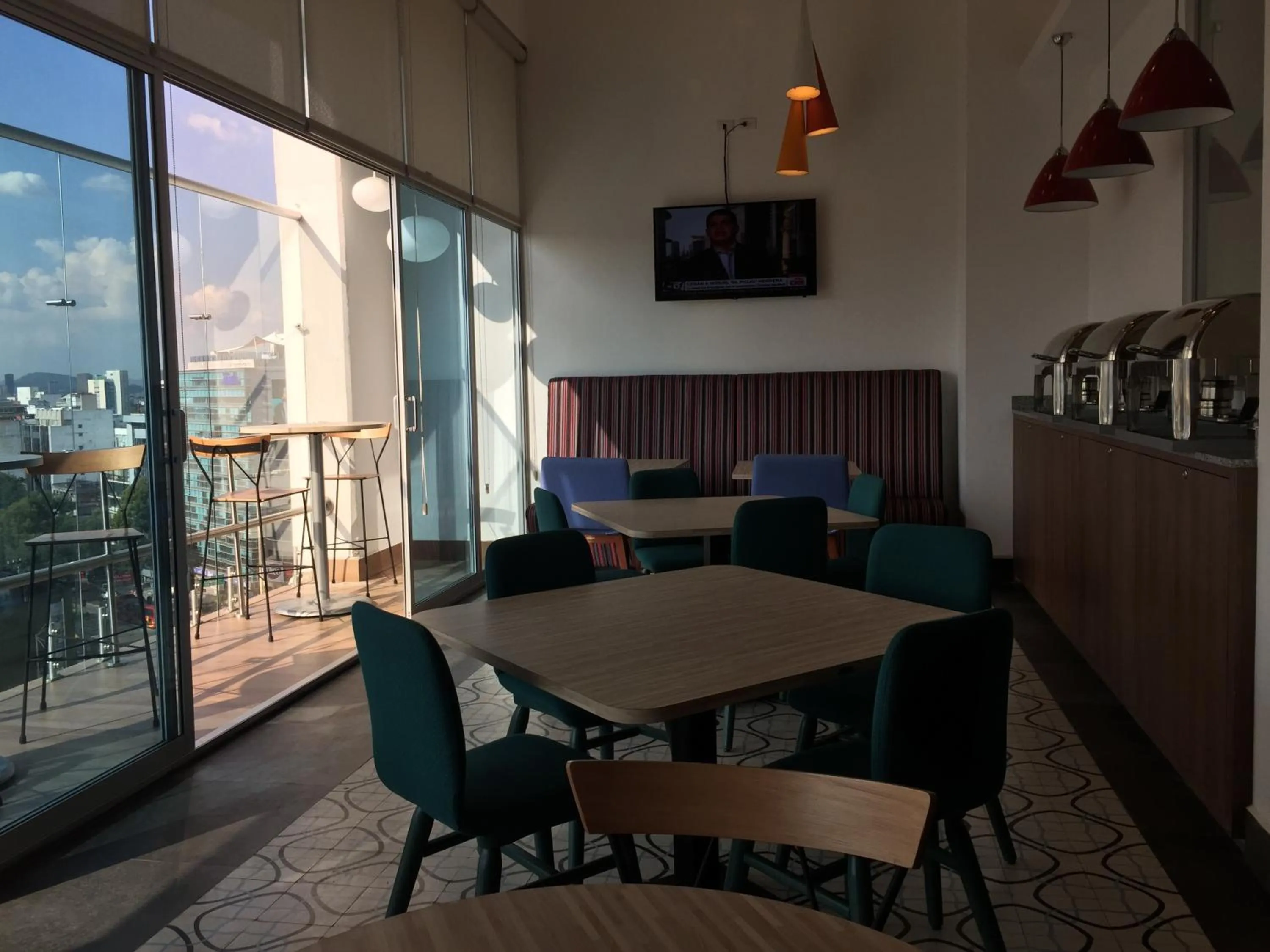 Lounge or bar in TRYP by Wyndham Mexico City World Trade Center Area