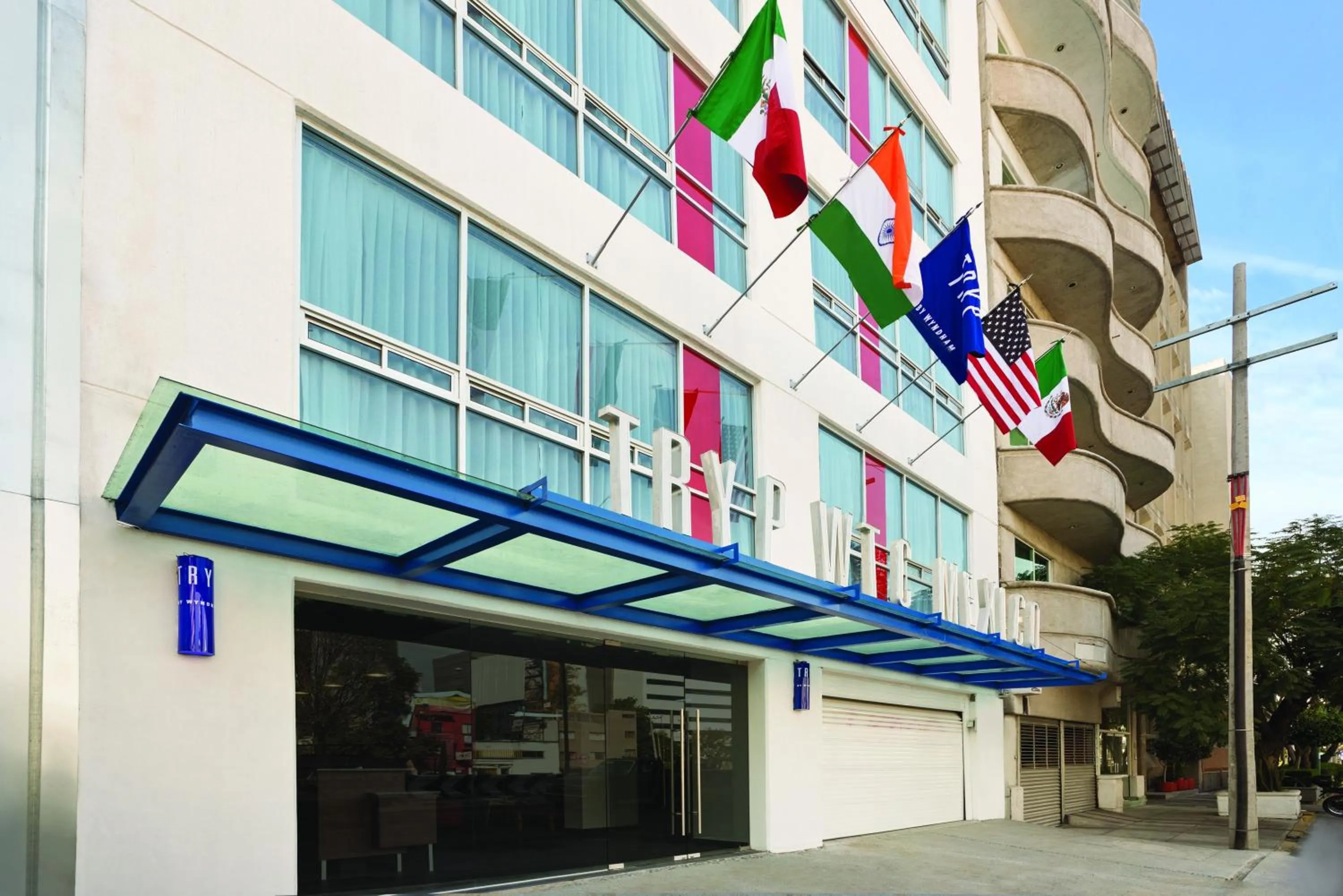 Facade/entrance in TRYP by Wyndham Mexico City World Trade Center Area