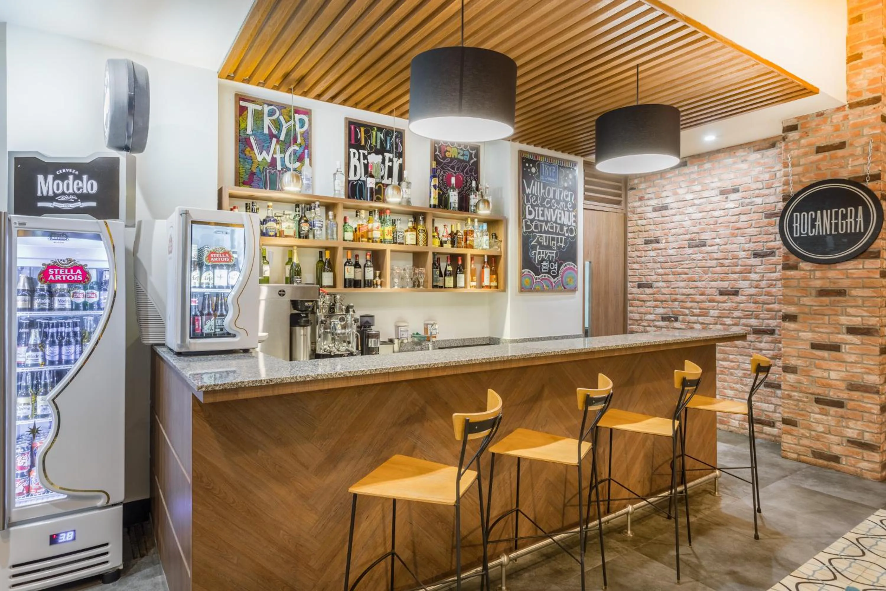 Lounge or bar in TRYP by Wyndham Mexico City World Trade Center Area