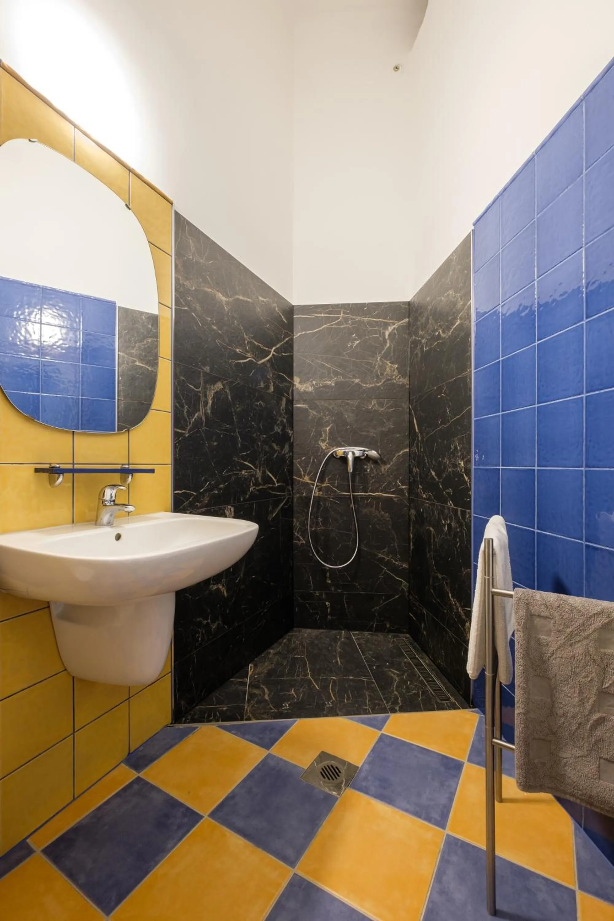 Bathroom in New York Cafe Apartment in Center