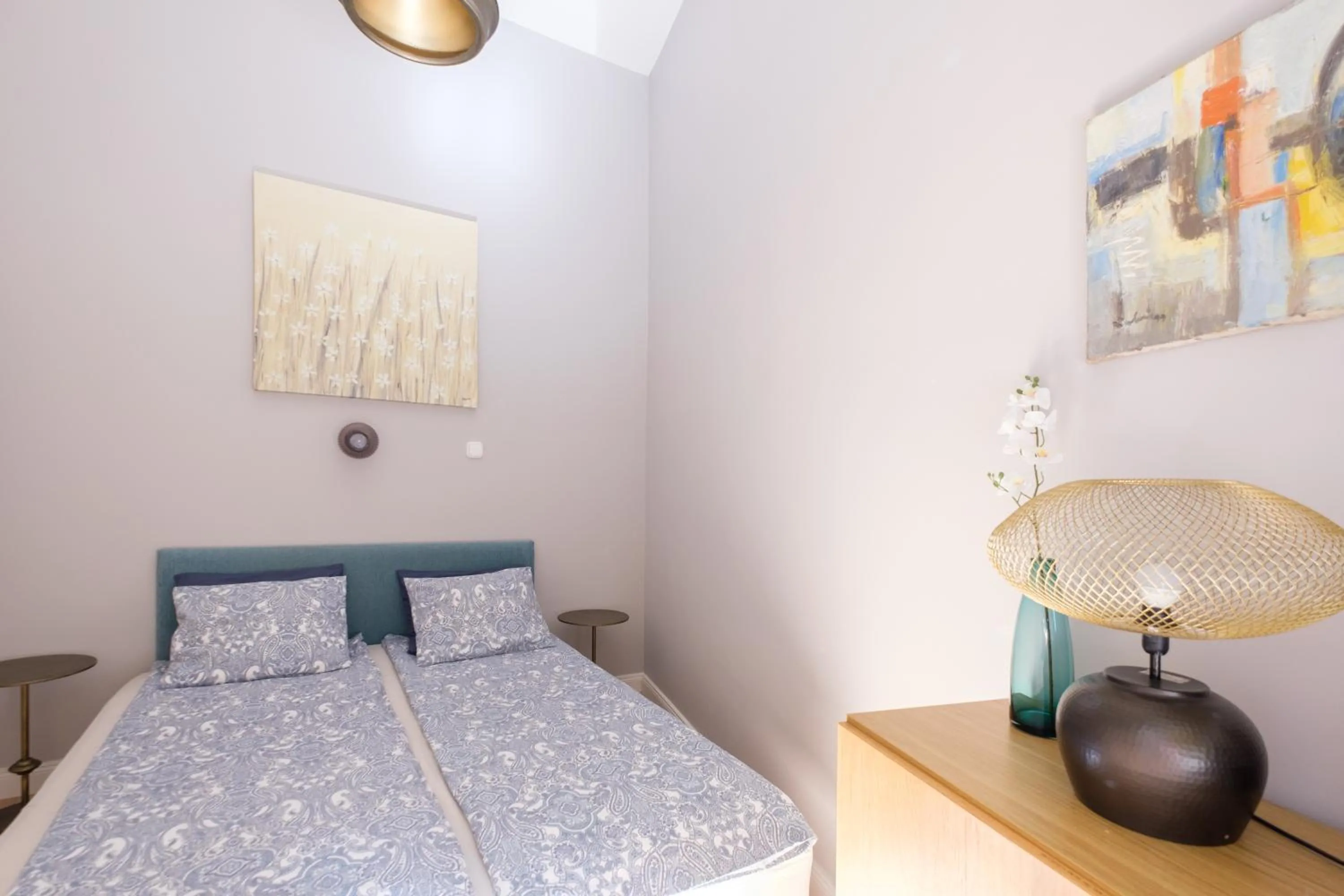 Bedroom, Bed in New York Cafe Apartment in Center